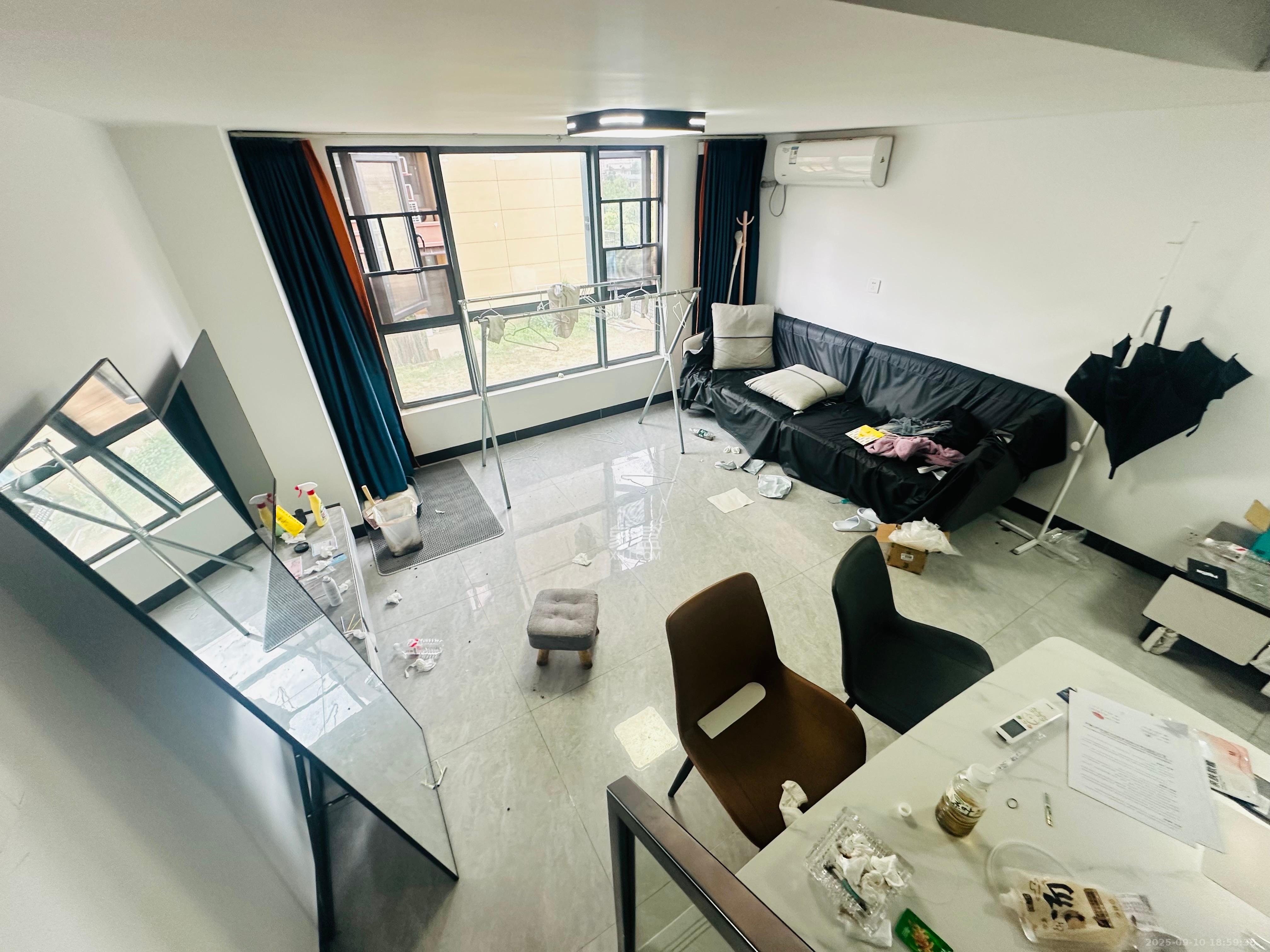 荣盛花语书苑 1室0厅0卫 2100.0元/月 荣盛花语书苑 1室0厅0卫 2100.0元/月室内图