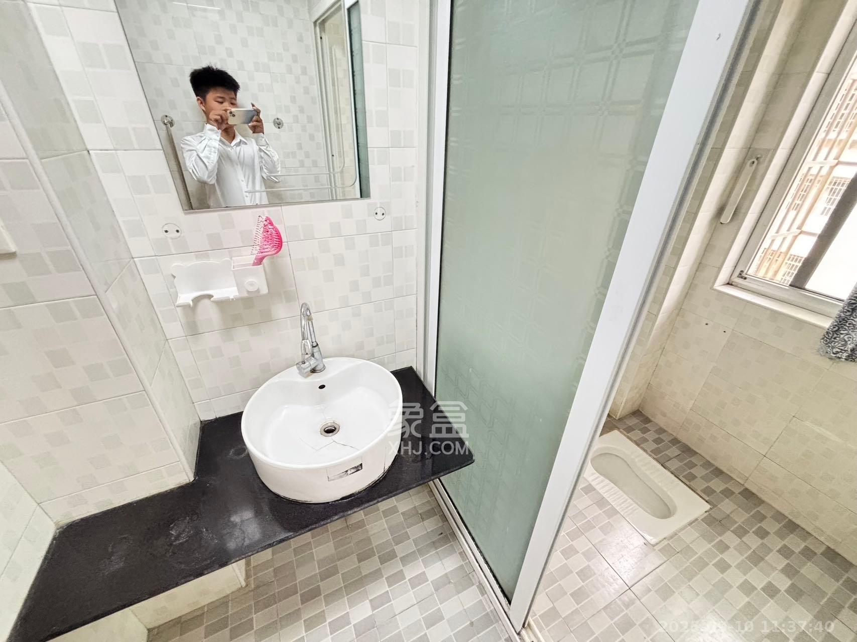 泉水塘小区  3室2厅1卫    1900.0元/月 泉水塘小区  3室2厅1卫    1900.0元/月室内图