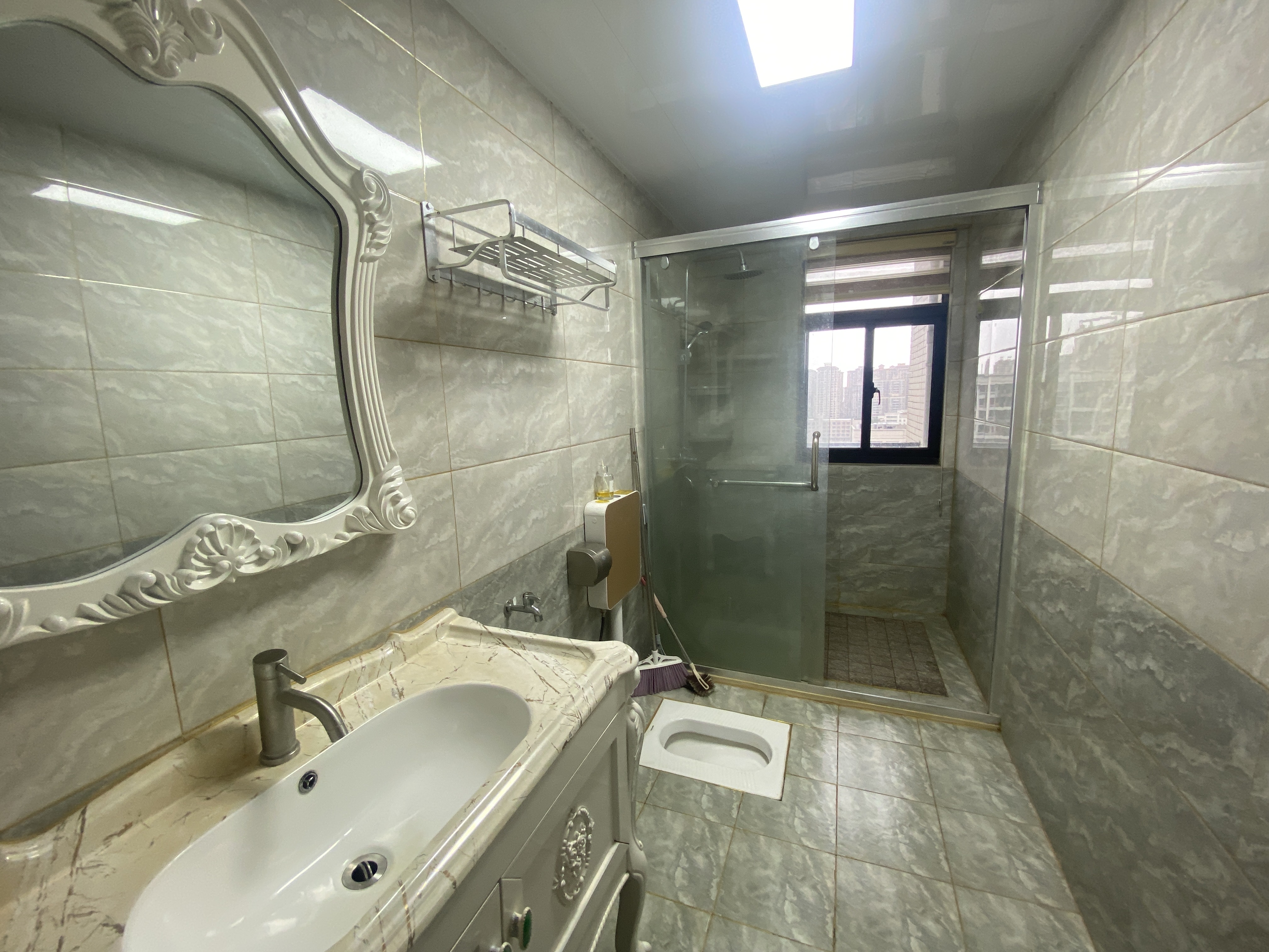 万景峰一期  3室2厅2卫    2500.0元/月室内图