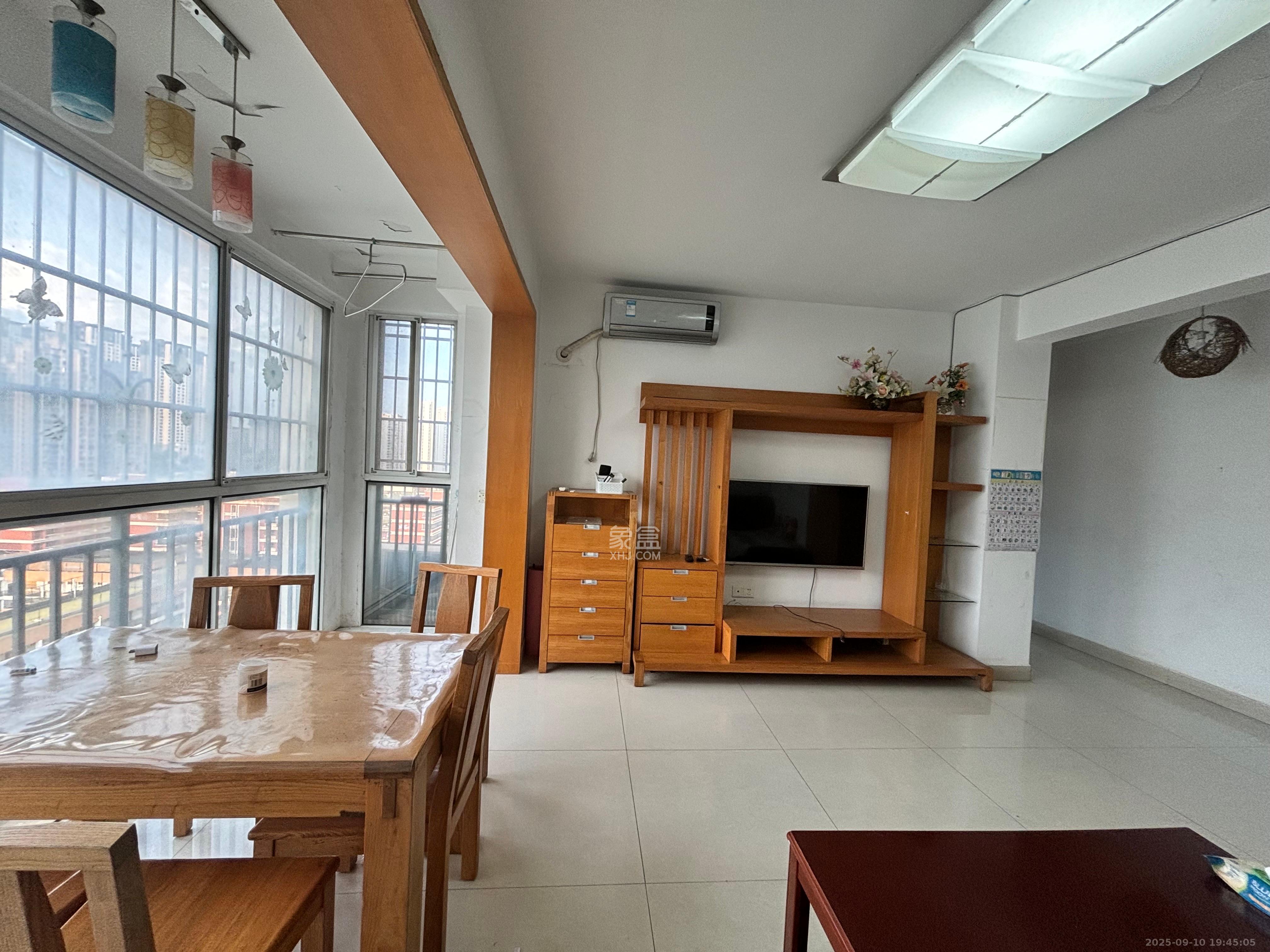 泰禹家园(彩云之翼家园一期、二期、三期)  2室2厅1卫    2000.0元/月 泰禹家园(彩云之翼家园一期、二期、三期)  2室2厅1卫    2000.0元/月室内图