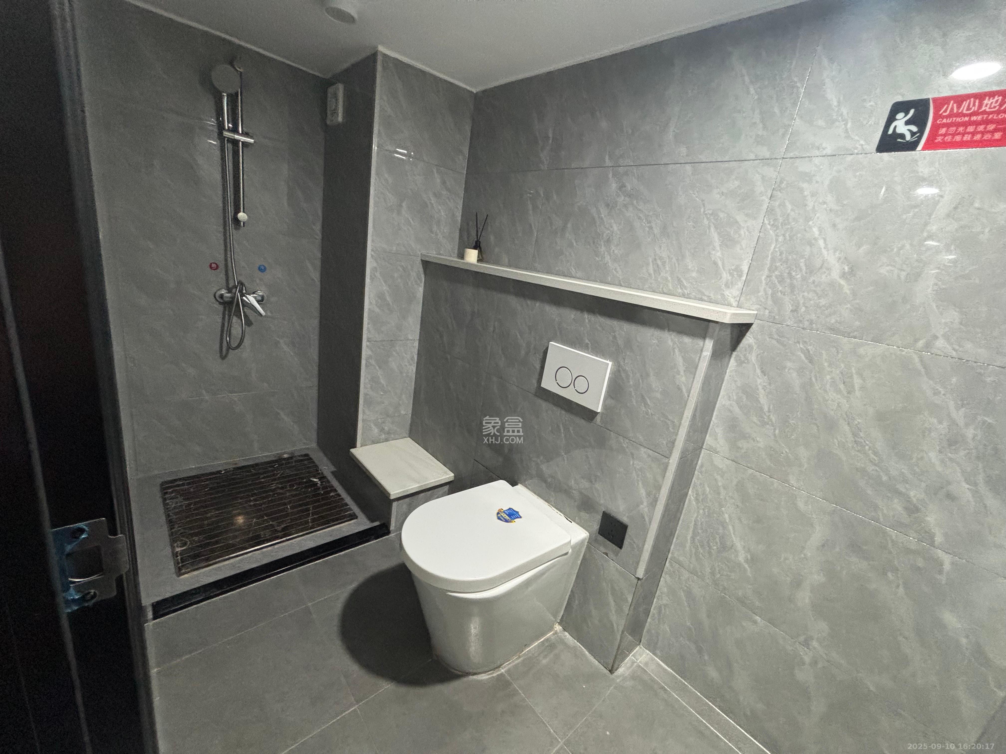 敬天广场 1室1厅1卫 2600.0元/月 敬天广场 1室1厅1卫 2600.0元/月室内图