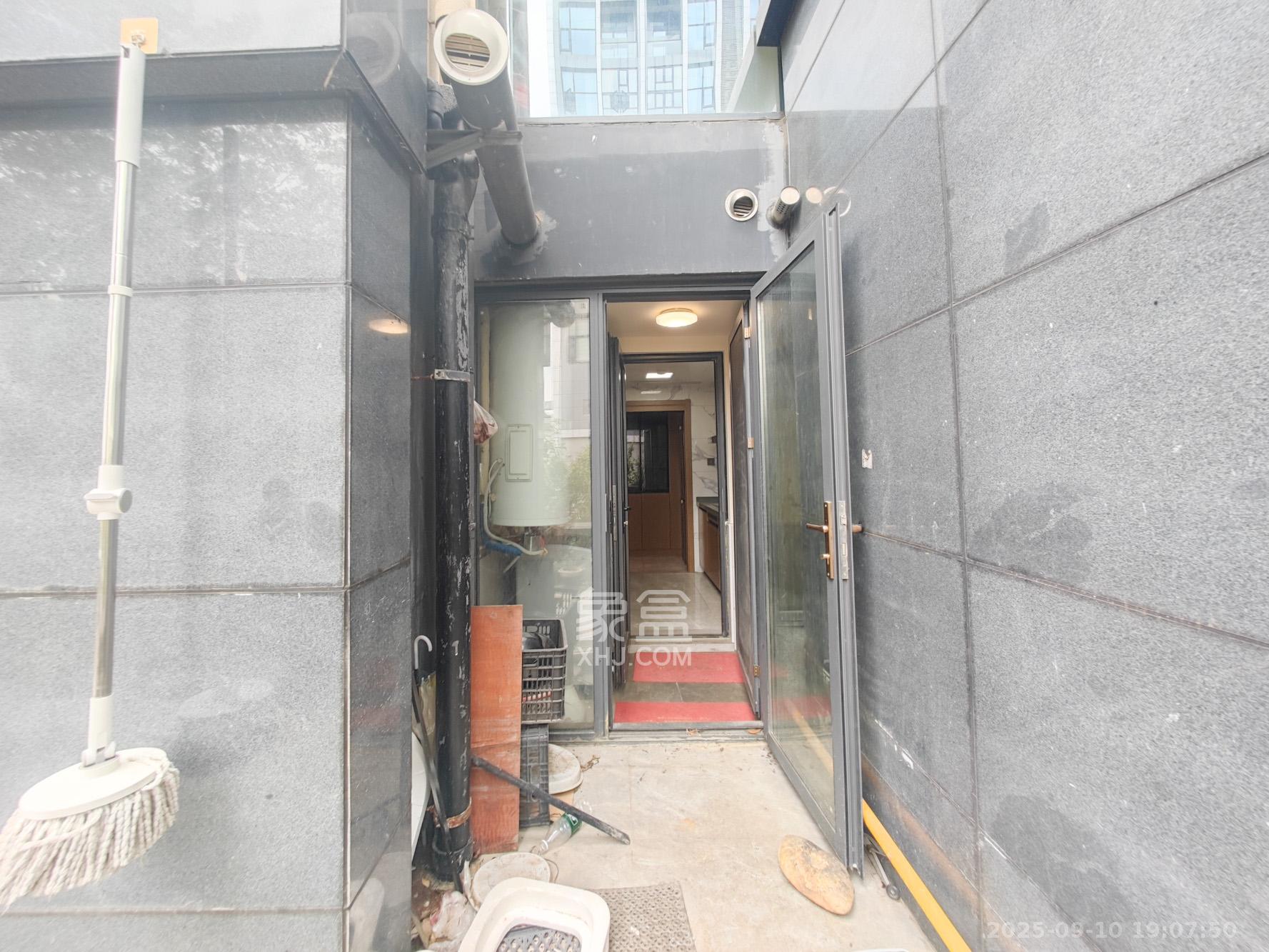 万科金色麦田  4室2厅2卫    185.0万 万科金色麦田  4室2厅2卫    185.0万阳台