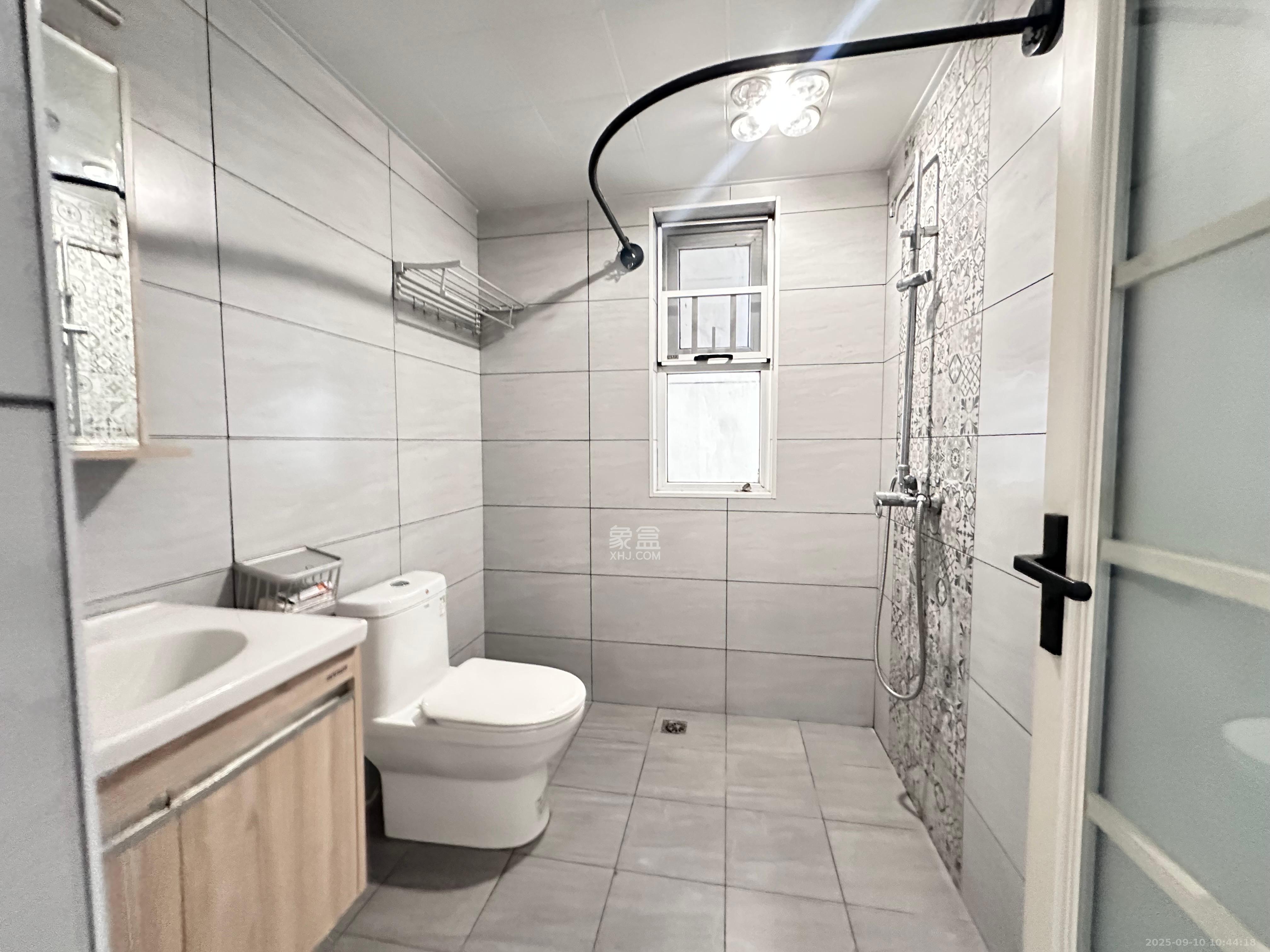 当代滨江MOMA  3室2厅2卫    4000.0元/月室内图