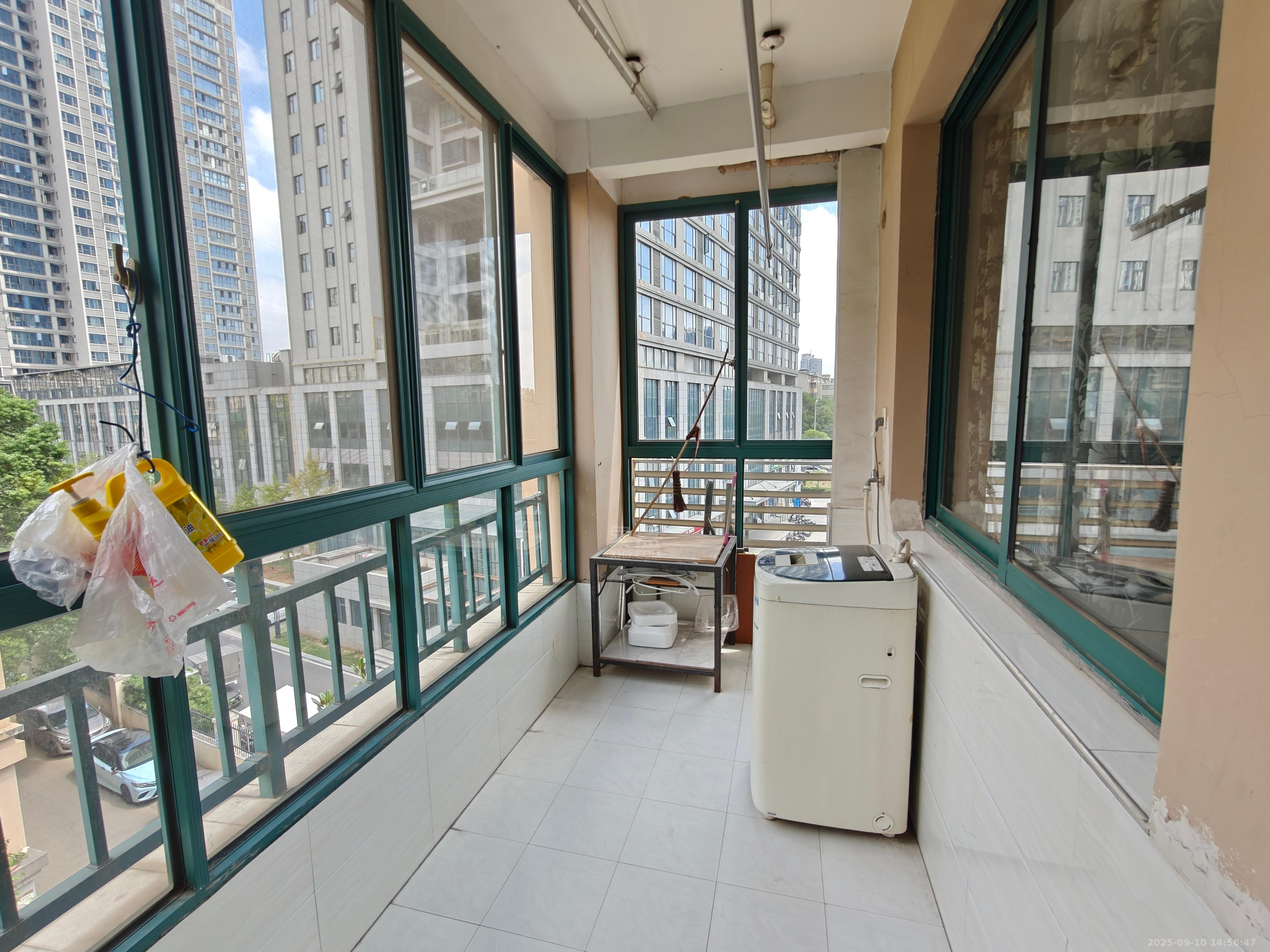 尚格名城东岸花园  3室2厅2卫    1300.0元/月 尚格名城东岸花园  3室2厅2卫    1300.0元/月室内图