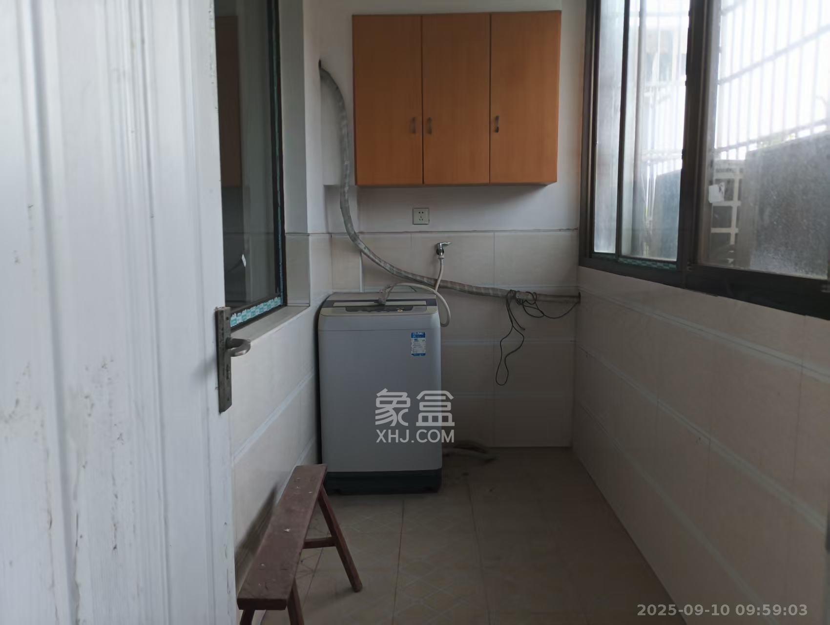 新路小区 3室2厅2卫 1800.0元/月 新路小区 3室2厅2卫 1800.0元/月室内图