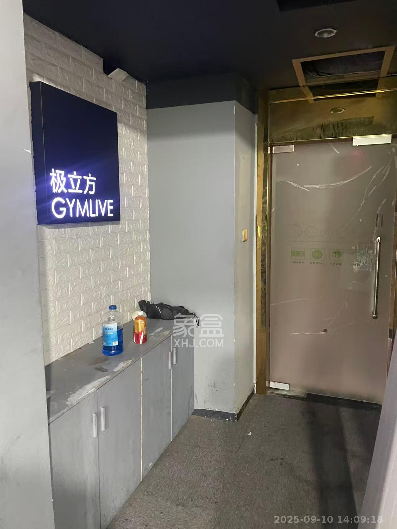 标志商务中心  1室1厅1卫    2600.0元/月室内图