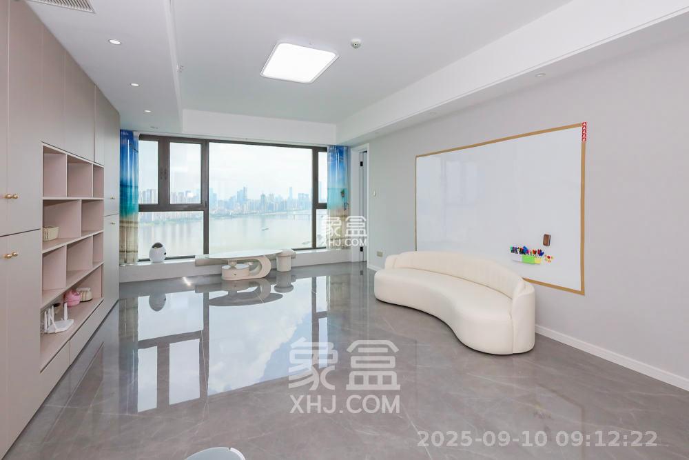 远洋外滩壹号  4室2厅2卫    15000.0元/月室内图