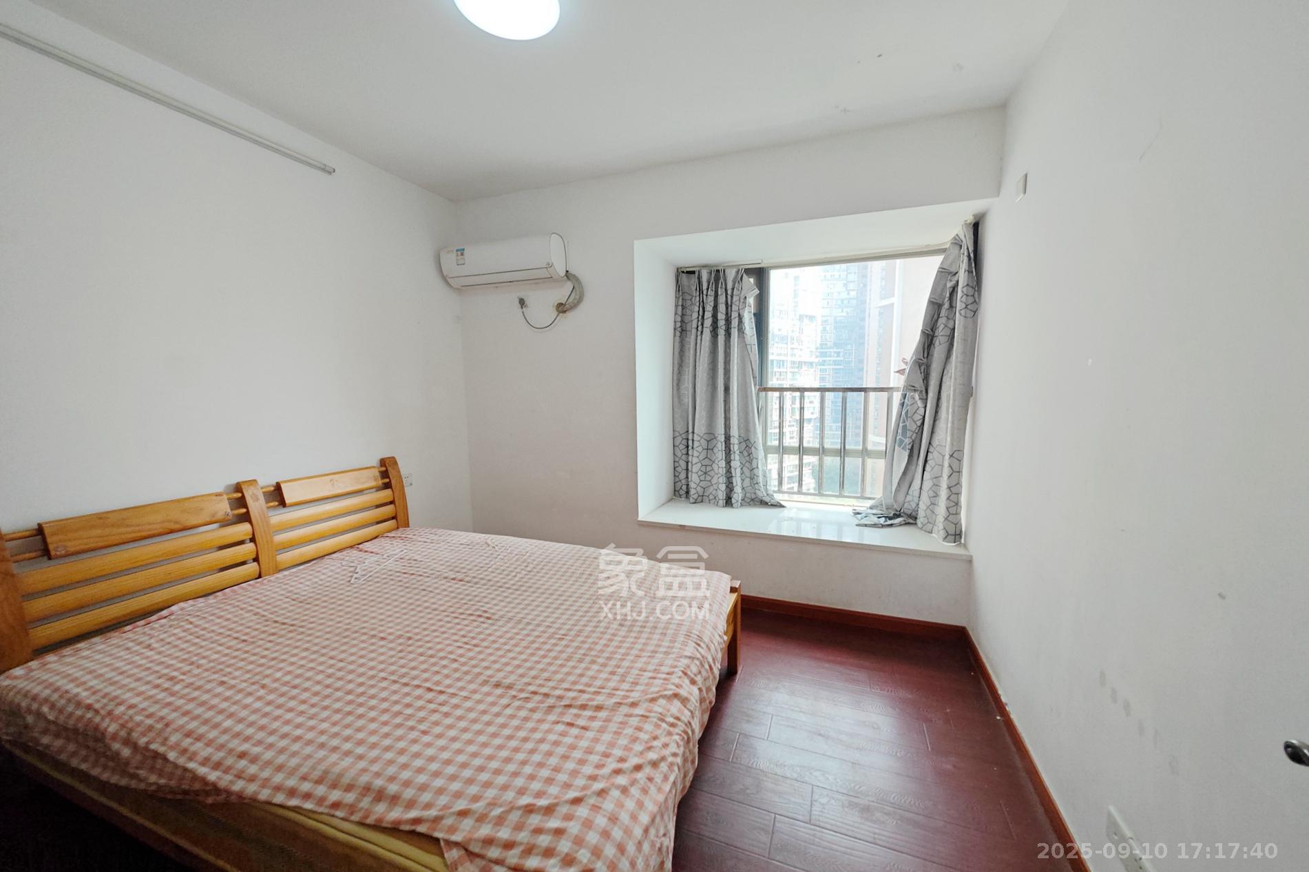 新城新世界一二三期  1室2厅2卫    108.0万卧室