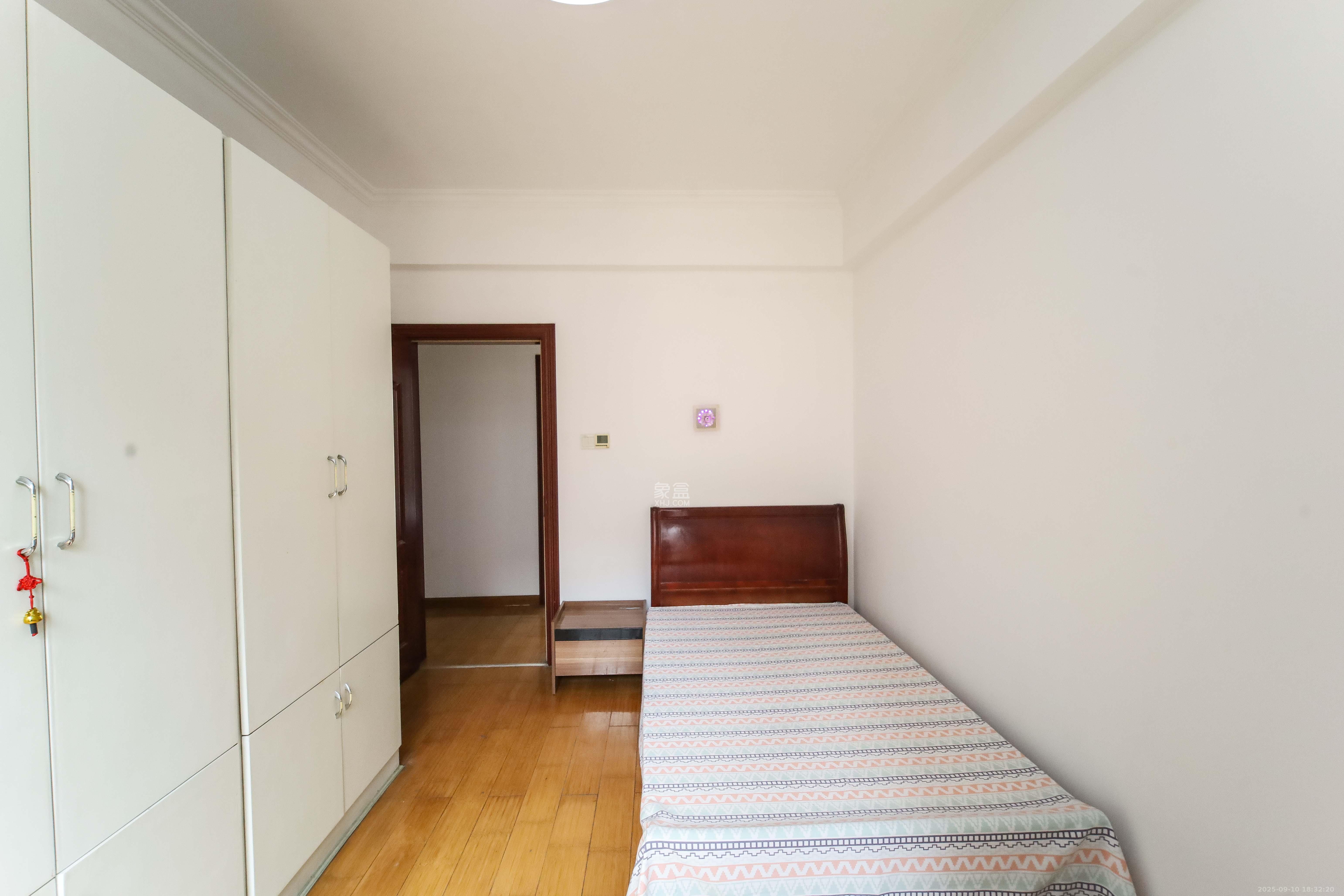 江河双水湾  4室2厅2卫    139.0万 江河双水湾  4室2厅2卫    139.0万卧室