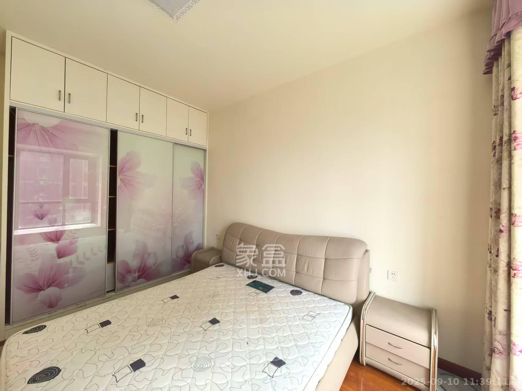 东方名苑臻锦园  2室2厅1卫    1800.0元/月 东方名苑臻锦园  2室2厅1卫    1800.0元/月室内图