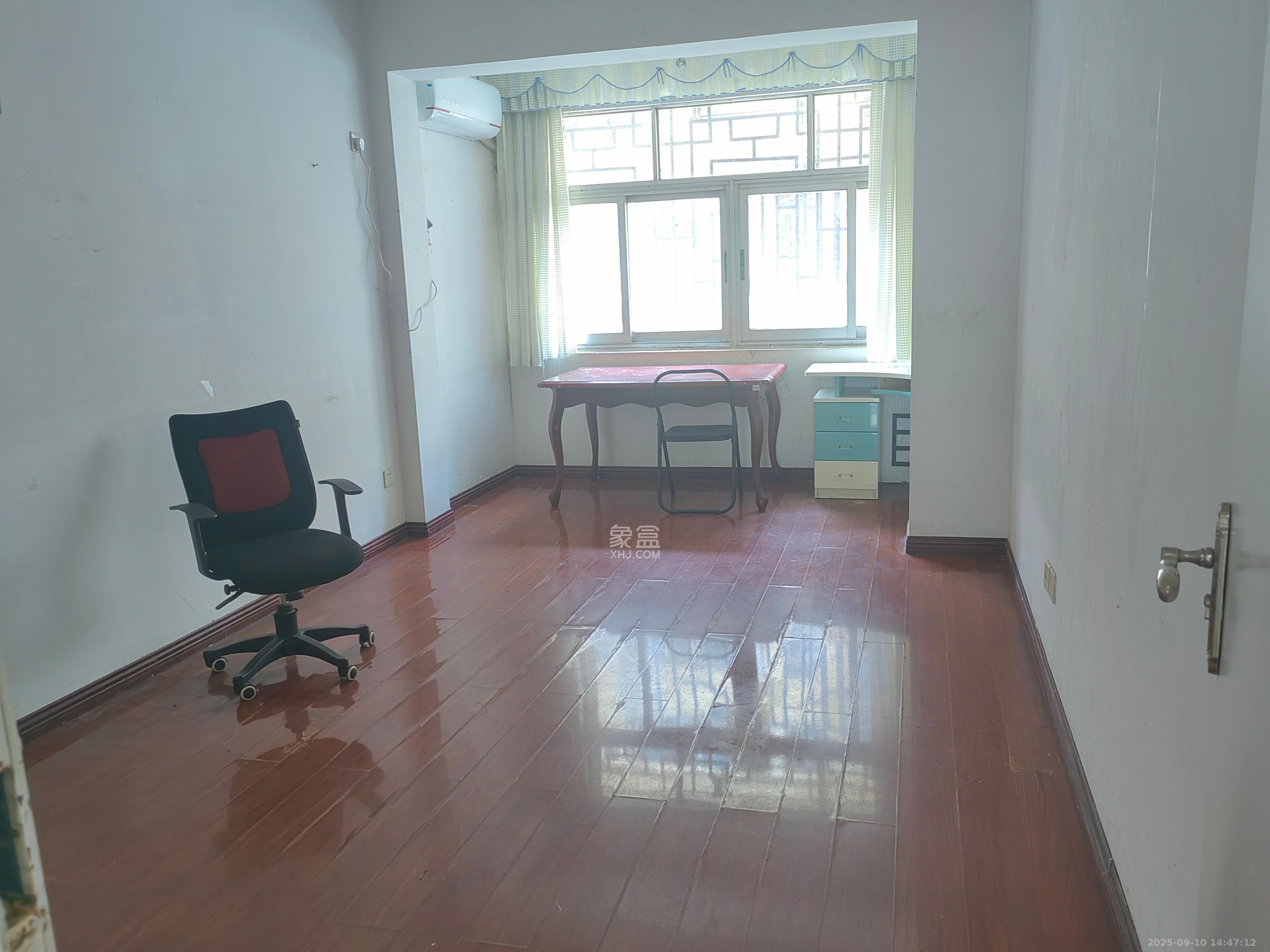 文艺公寓  3室2厅2卫    3100.0元/月室内图