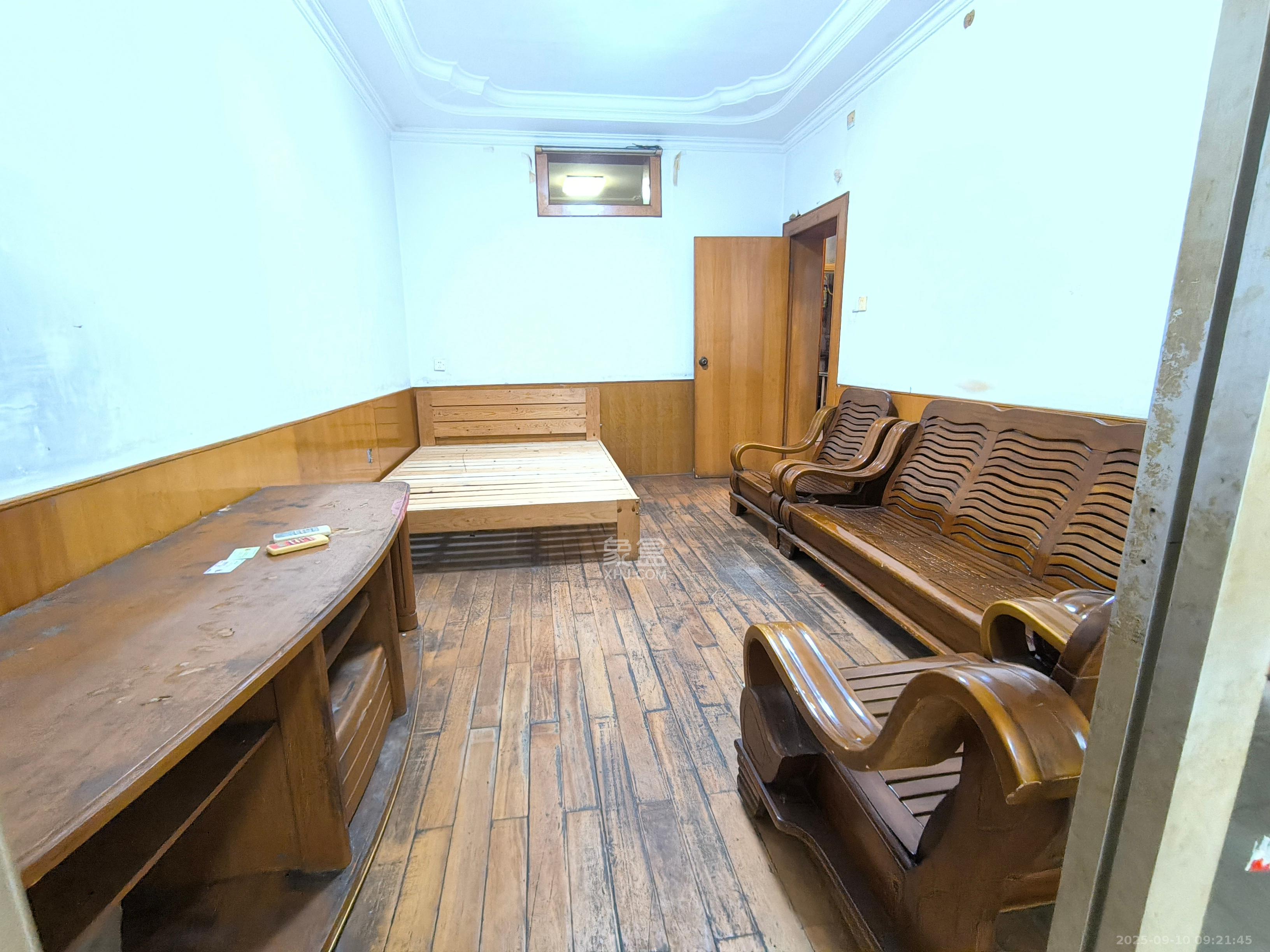 湘雅医院职工宿舍南院  3室1厅1卫    2200.0元/月 湘雅医院职工宿舍南院  3室1厅1卫    2200.0元/月