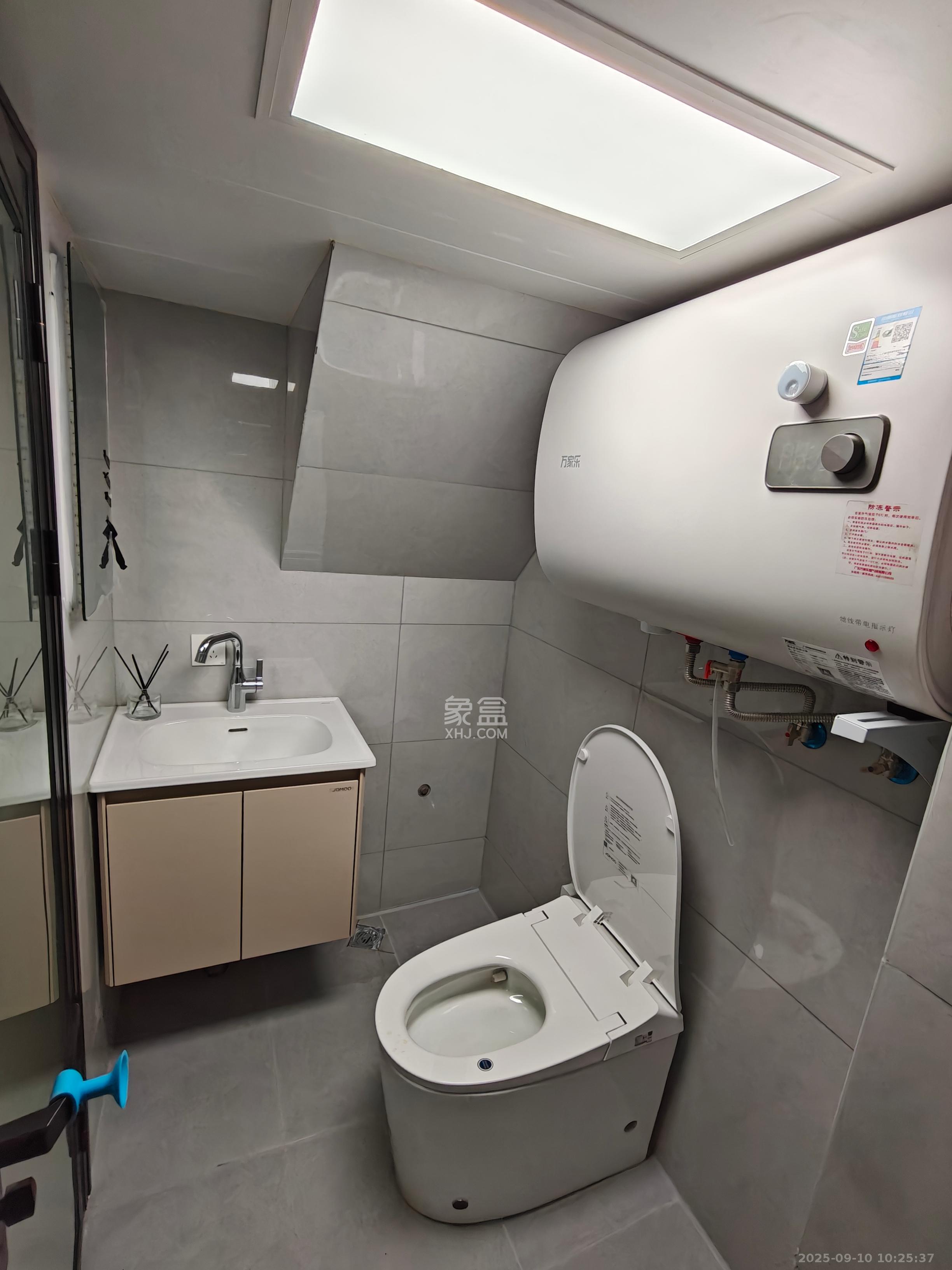 卓越中寰  2室1厅1卫    2800.0元/月室内图