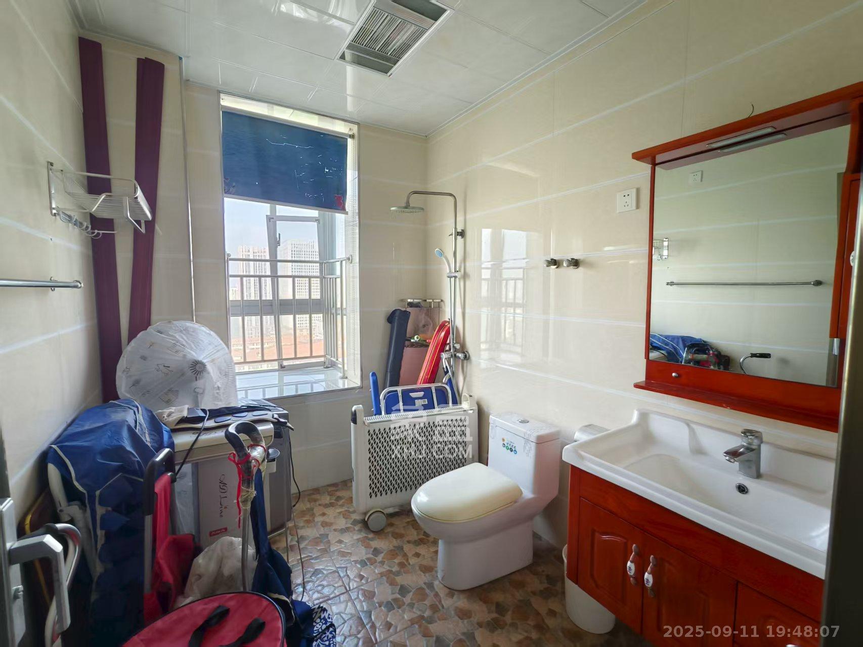 星邮公寓  3室2厅2卫    2300.0元/月室内图