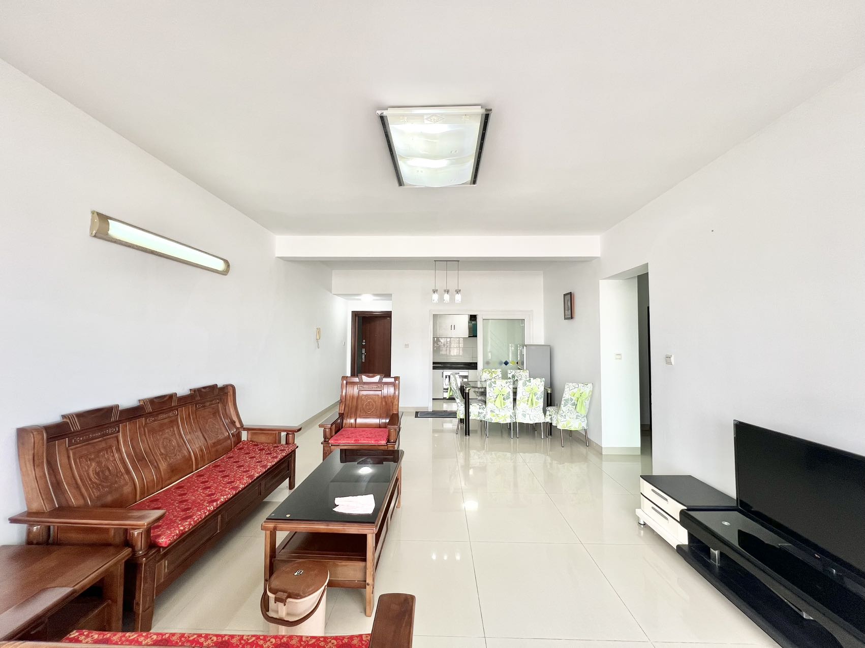 丽晶花园  3室2厅1卫    2500.0元/月 丽晶花园  3室2厅1卫    2500.0元/月室内图