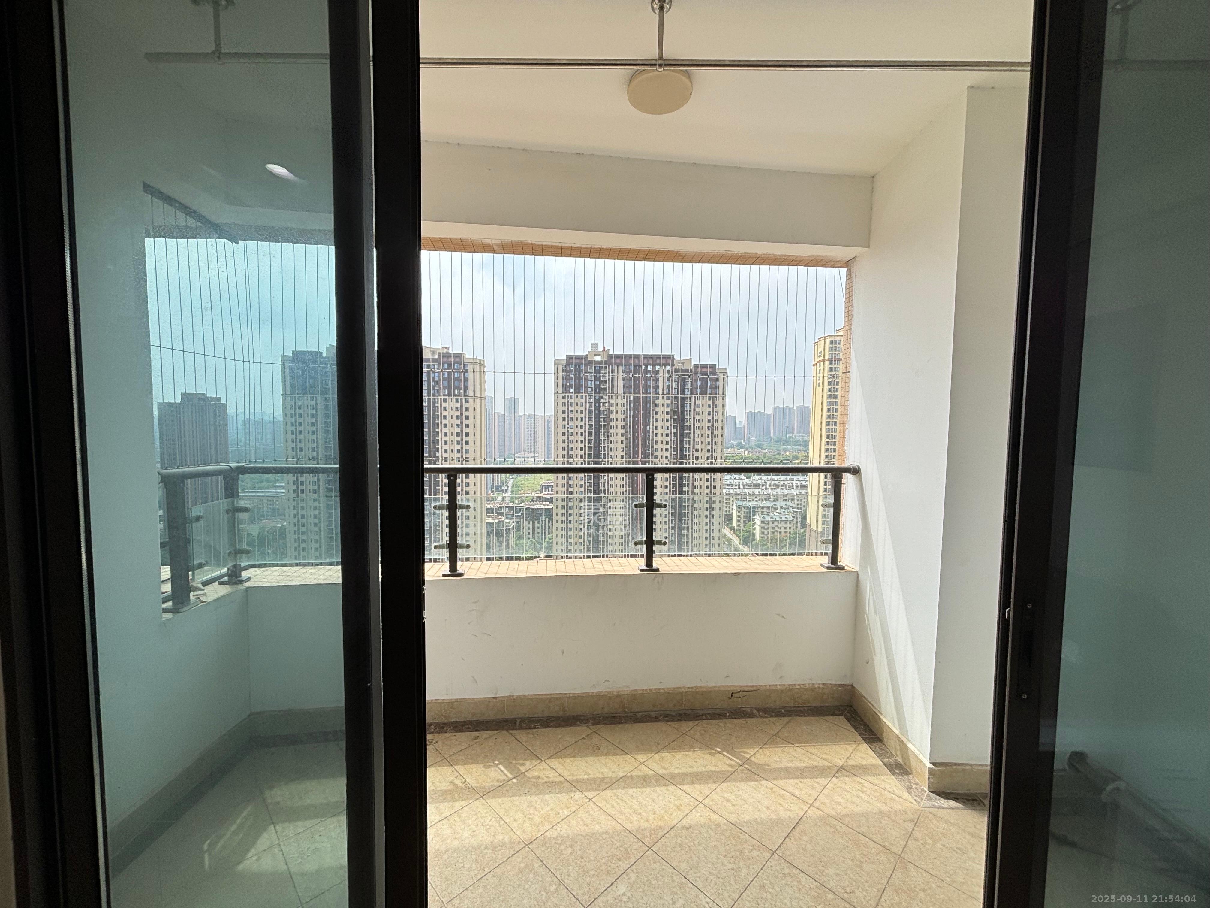 五江天街南区  3室2厅2卫    2200.0元/月室内图