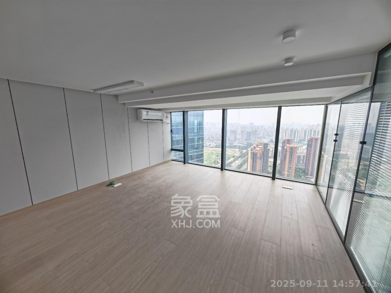 京武浪琴山三期（京武中心）  1室2厅2卫    7800.0元/月室内图