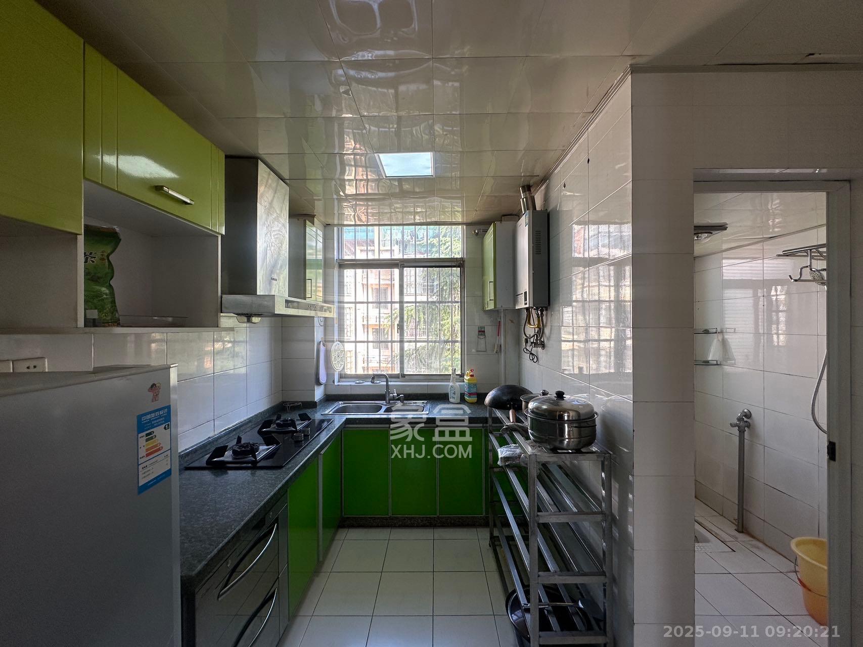 新星小区 3室2厅2卫 1800.0元/月 新星小区 3室2厅2卫 1800.0元/月室内图