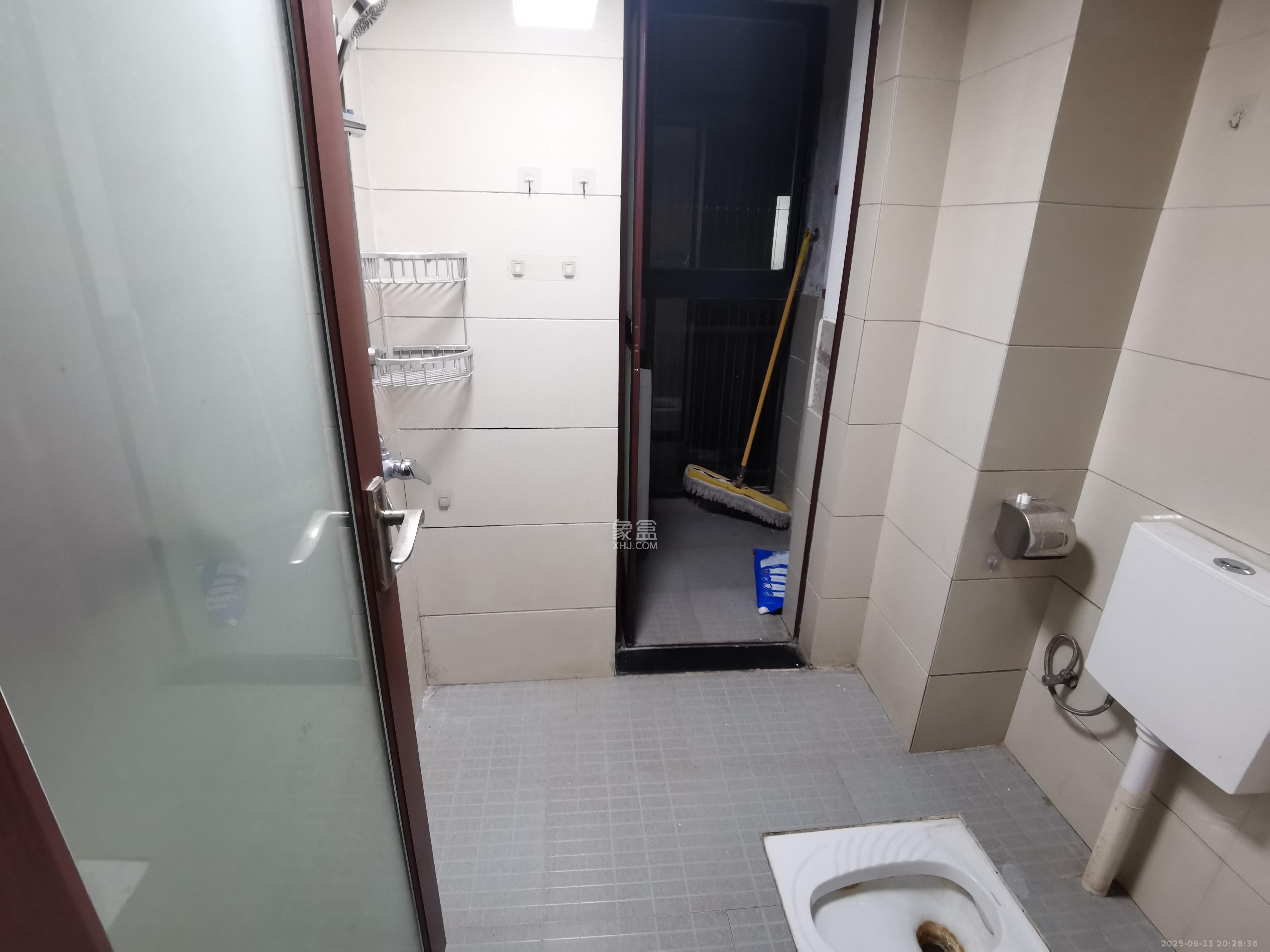 浏阳河畔家园  3室2厅1卫    2800.0元/月 浏阳河畔家园  3室2厅1卫    2800.0元/月室内图