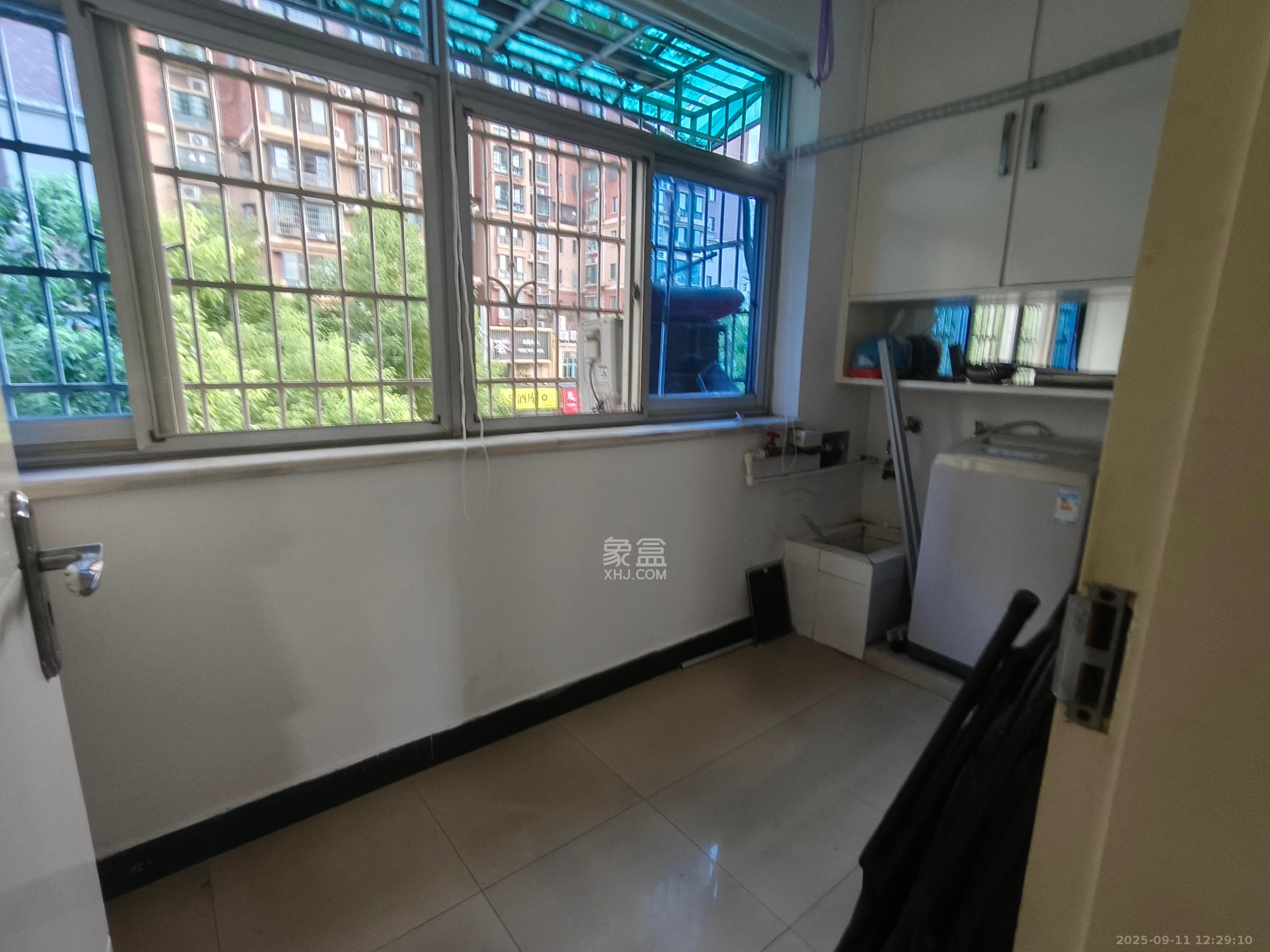 警校新村  3室2厅1卫    2000.0元/月室内图