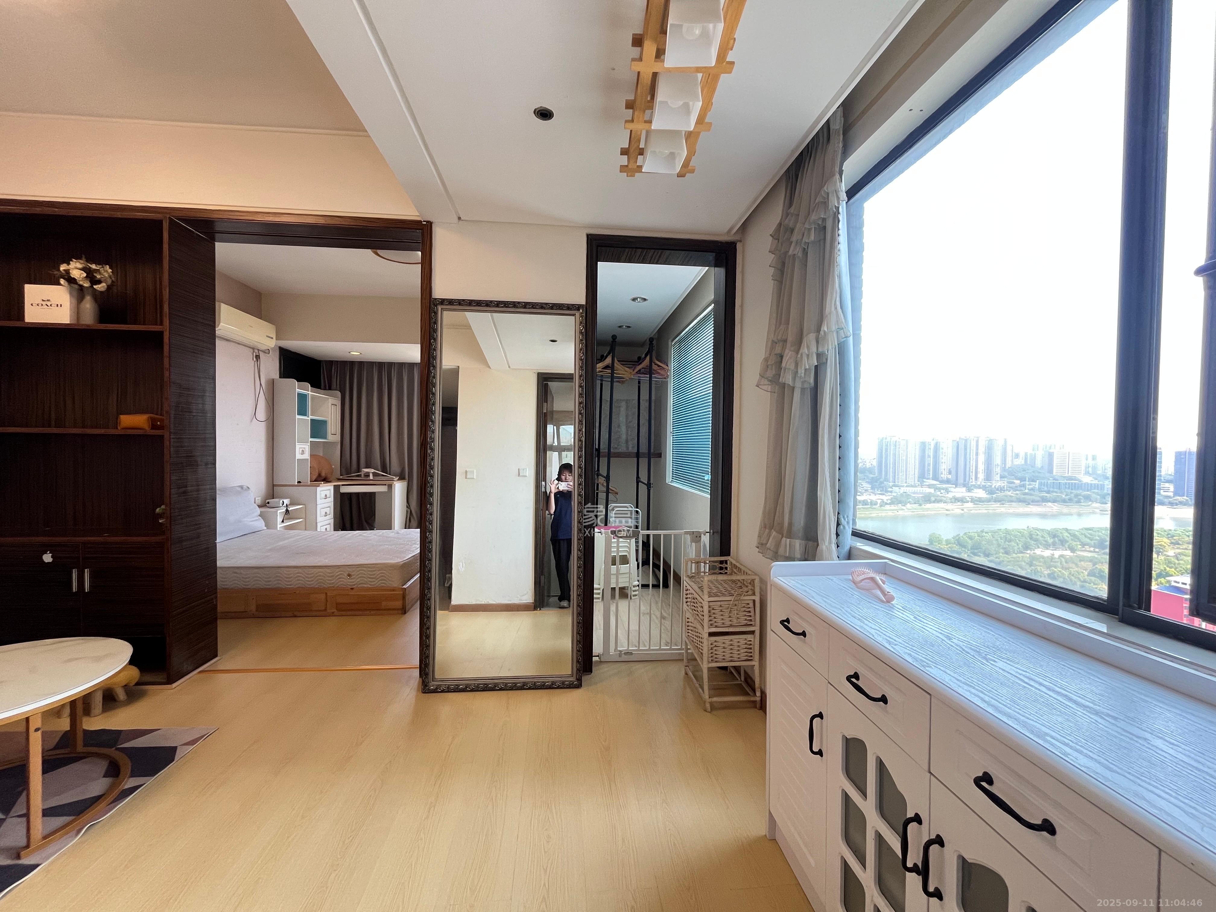 金土地第一湾  1室1厅1卫    2000.0元/月室内图