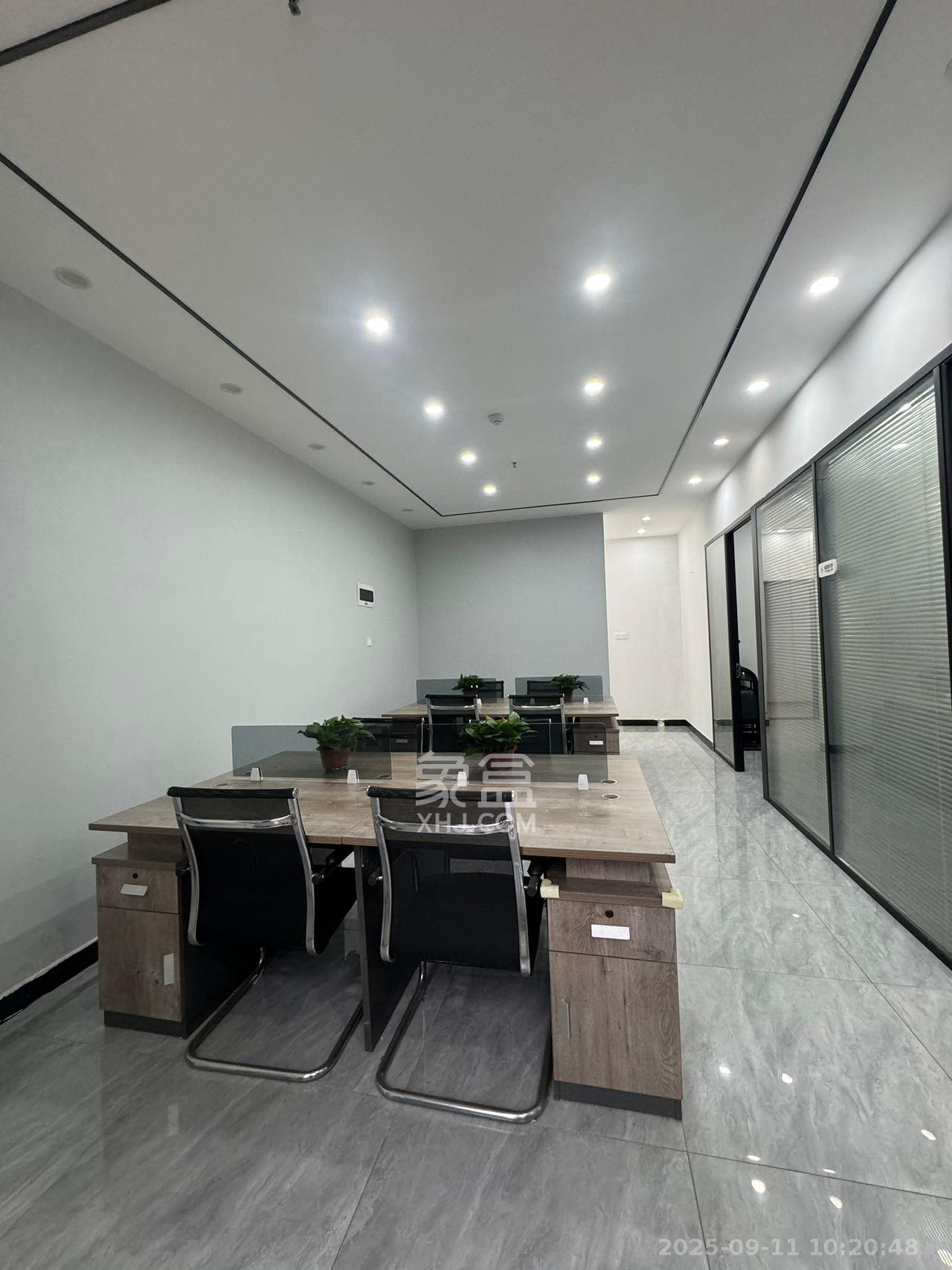 华润置地广场二期  2室1厅1卫    4500.0元/月室内图