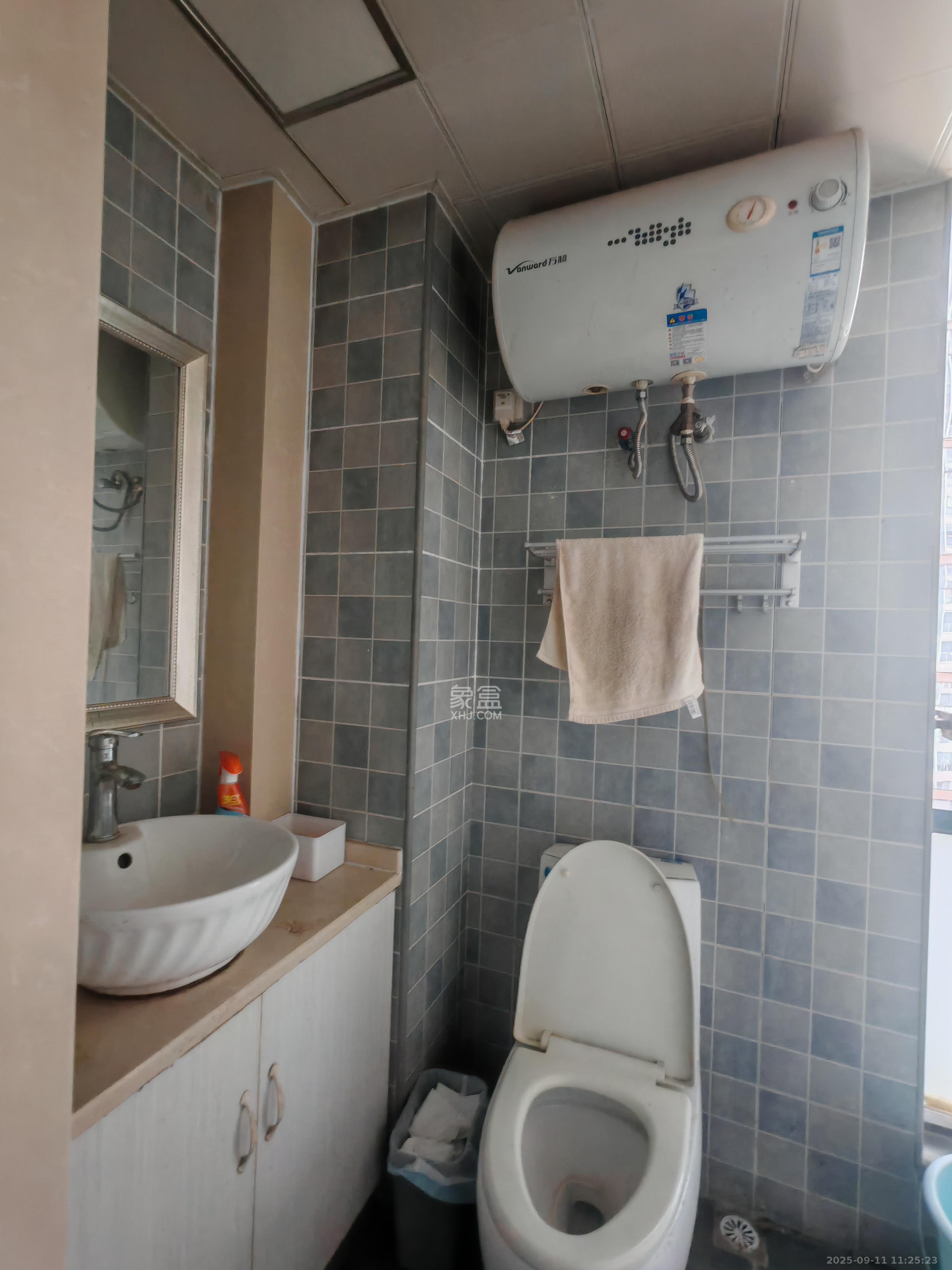 绿地中央广场 1室1厅1卫 1600.0元/月 绿地中央广场 1室1厅1卫 1600.0元/月室内图