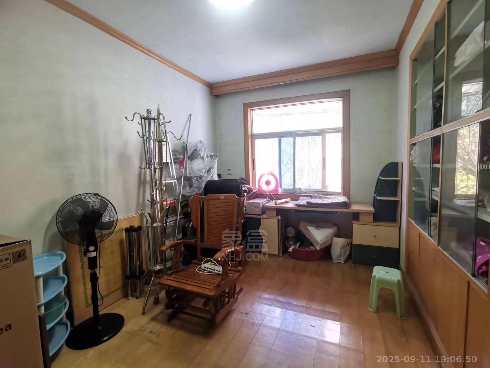 日报社 3室2厅2卫 1300.0元/月 日报社 3室2厅2卫 1300.0元/月室内图