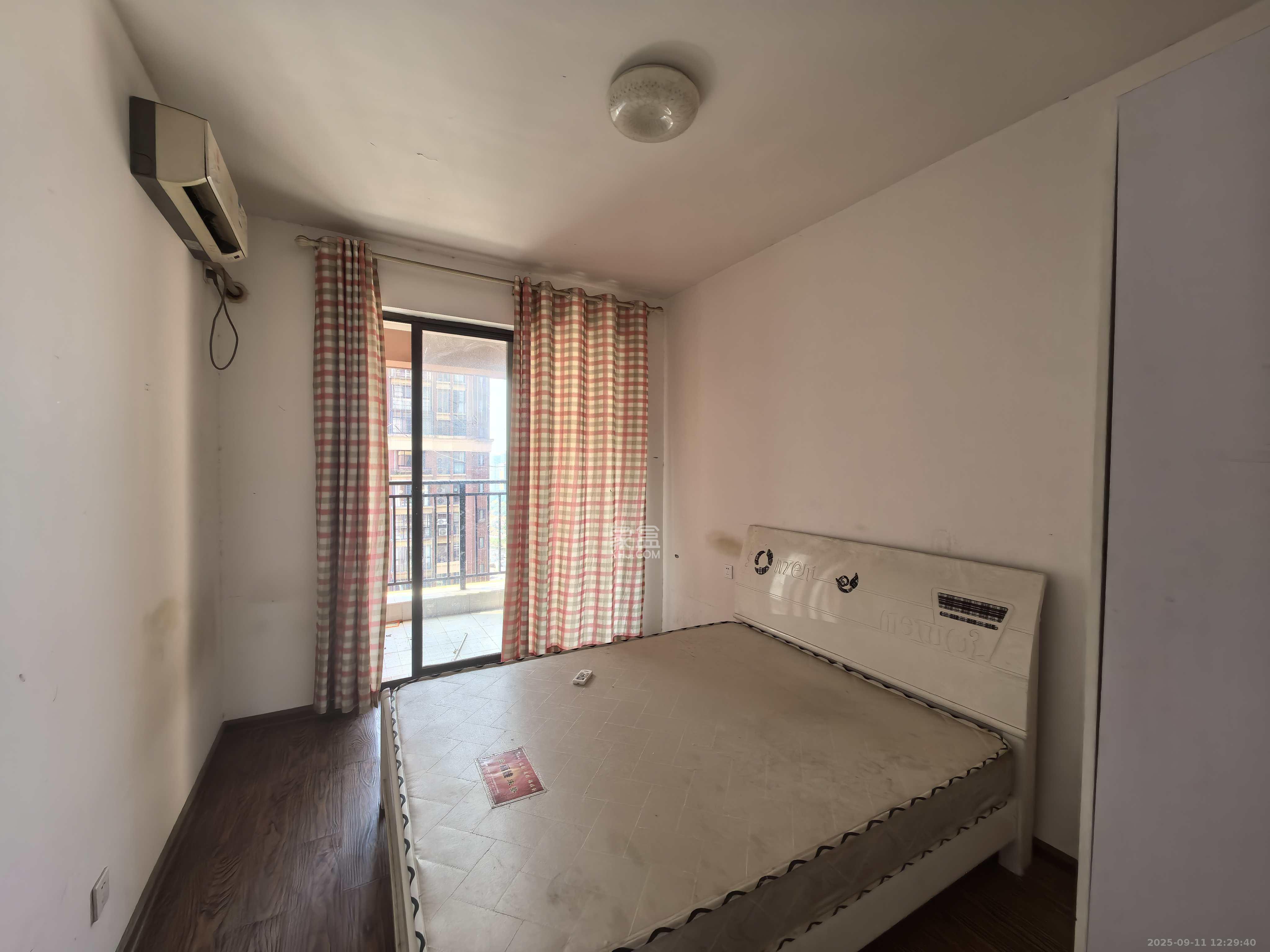 新城国际花都 3室2厅2卫 1600.0元/月 新城国际花都 3室2厅2卫 1600.0元/月室内图