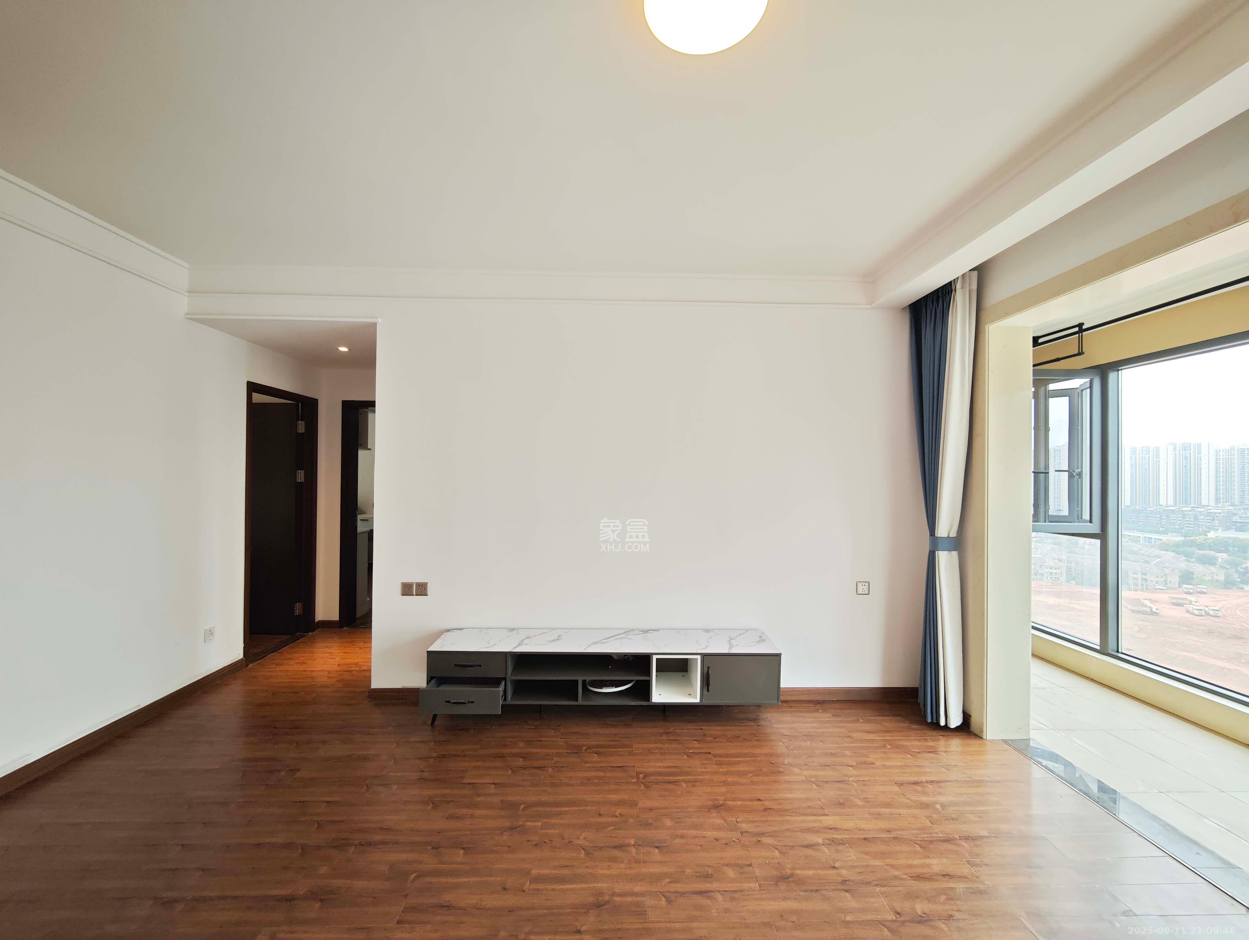 奥园誉景华府 3室2厅2卫 96.8万 奥园誉景华府 3室2厅2卫 96.8万客厅