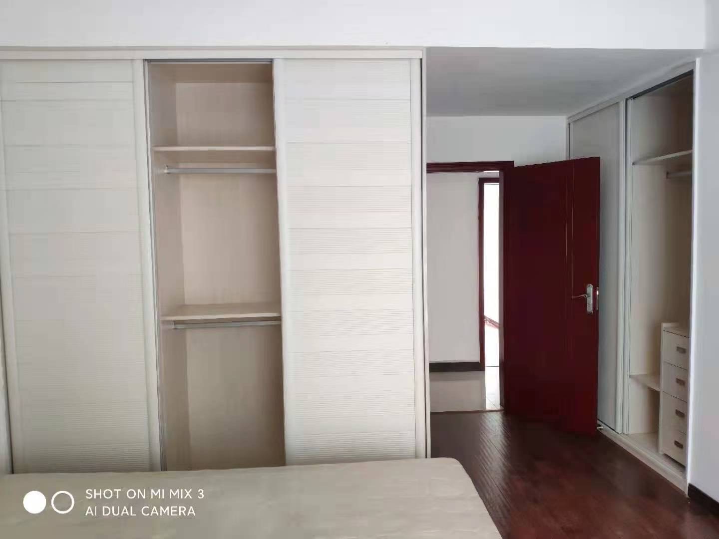 月亮湾二期B区  3室2厅2卫    1800.0元/月 月亮湾二期B区  3室2厅2卫    1800.0元/月室内图