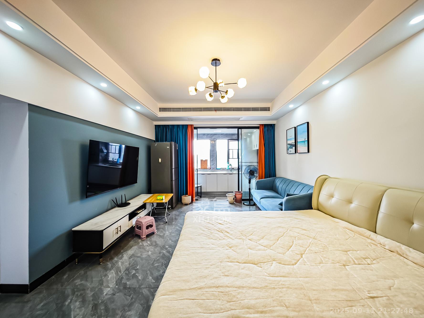 福晟钱隆国际(晟冉景苑)  1室1厅1卫    50.0万 福晟钱隆国际(晟冉景苑)  1室1厅1卫    50.0万客厅