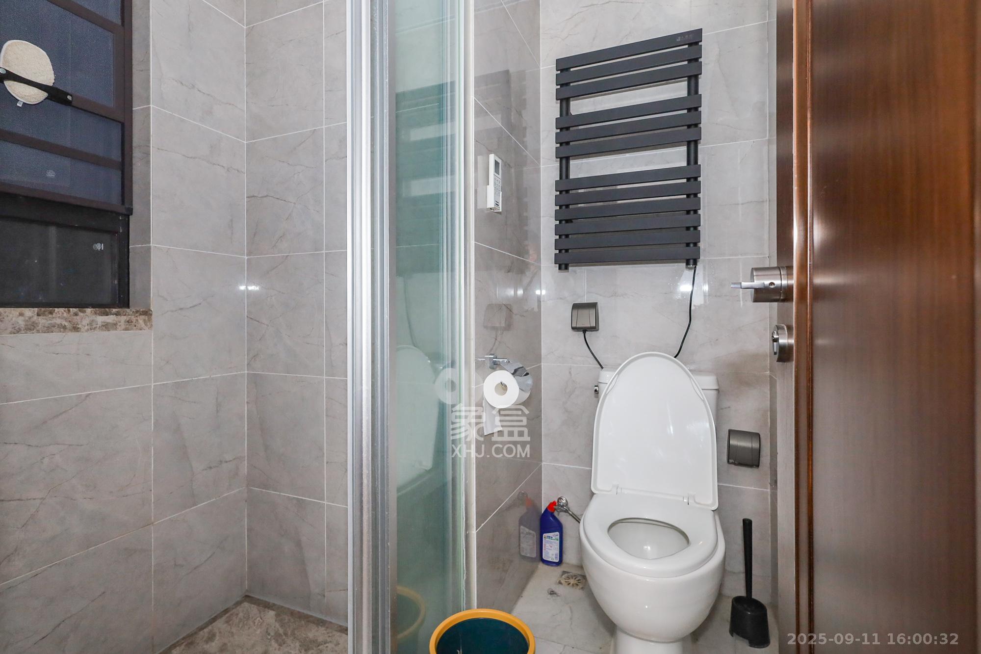 万科里金域滨江  4室2厅2卫    268.0万卫生间