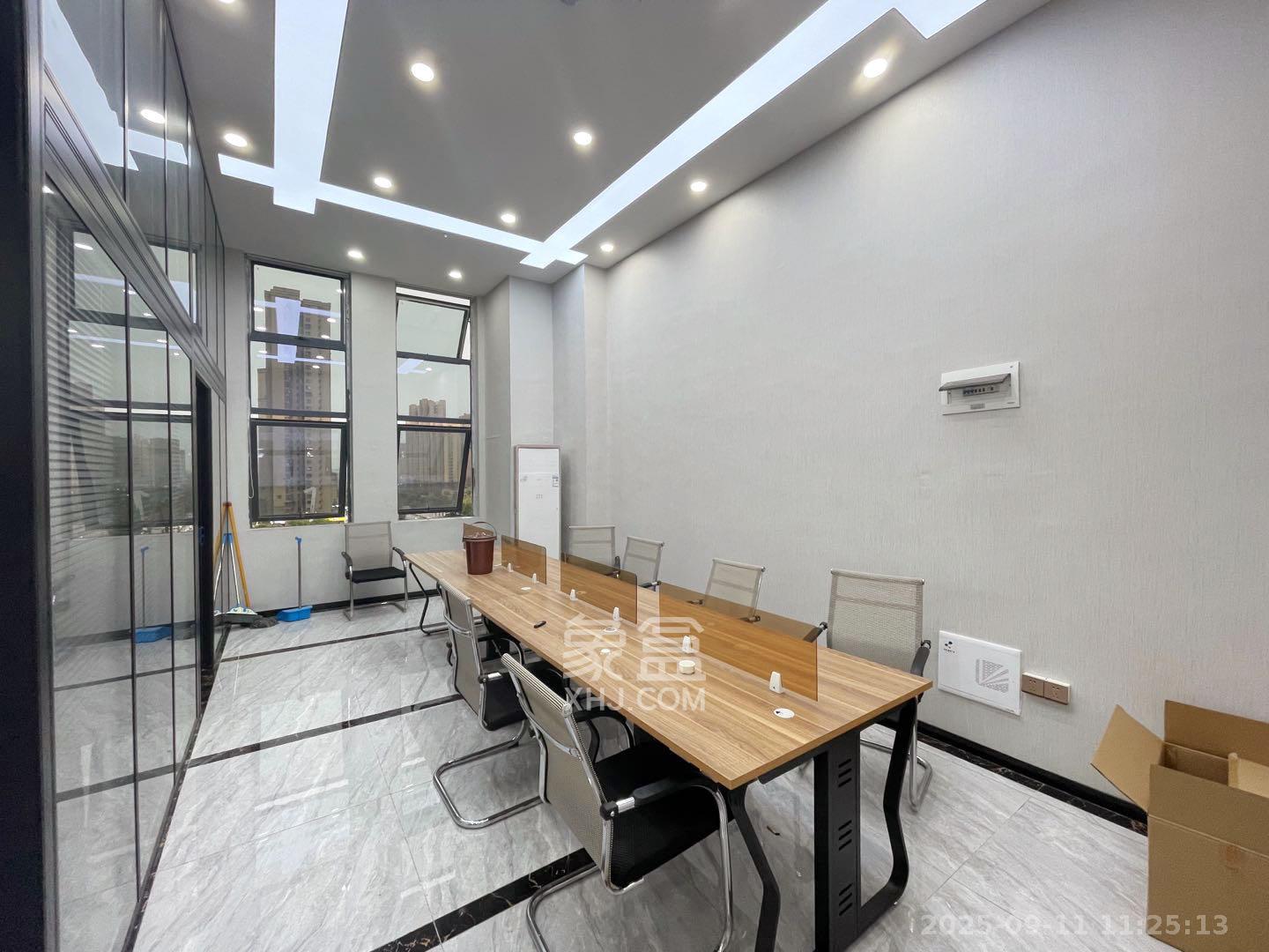 华润置地广场二期 1室1厅1卫 3500.0元/月 华润置地广场二期 1室1厅1卫 3500.0元/月室内图