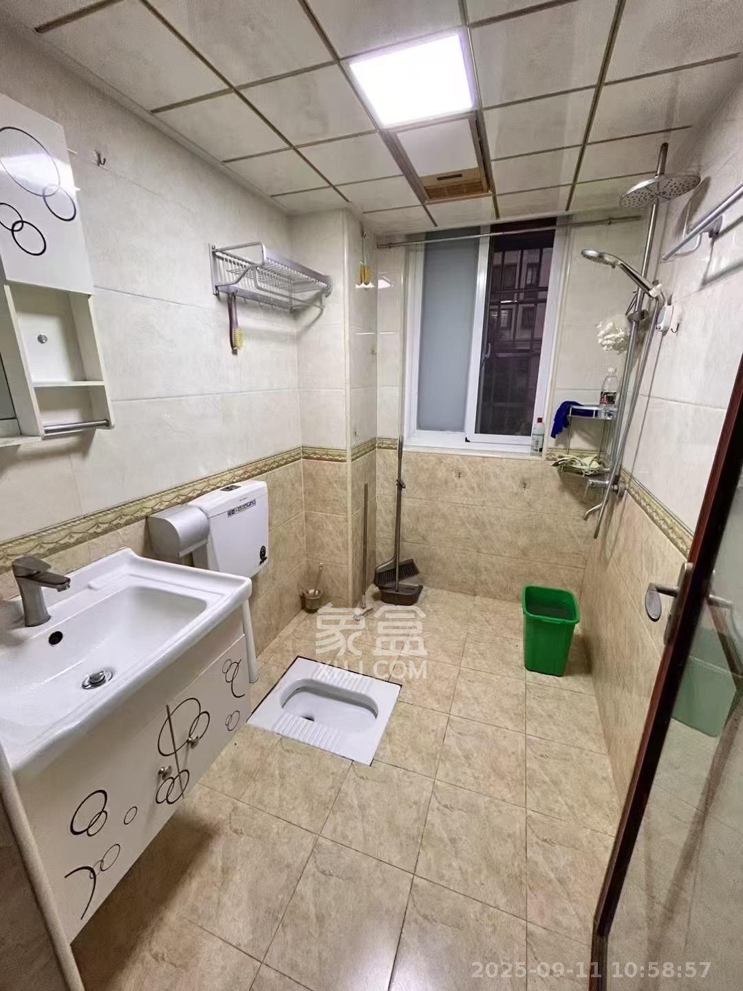 和康园小区  2室1厅1卫    1700.0元/月室内图