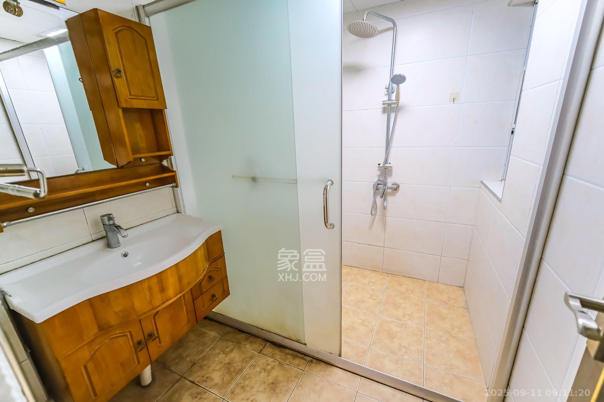 山水湾  2室2厅2卫    1600.0元/月室内图