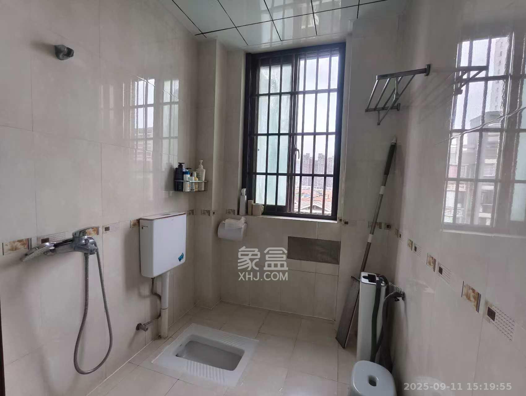 长房东郡  4室2厅2卫    4000.0元/月室内图