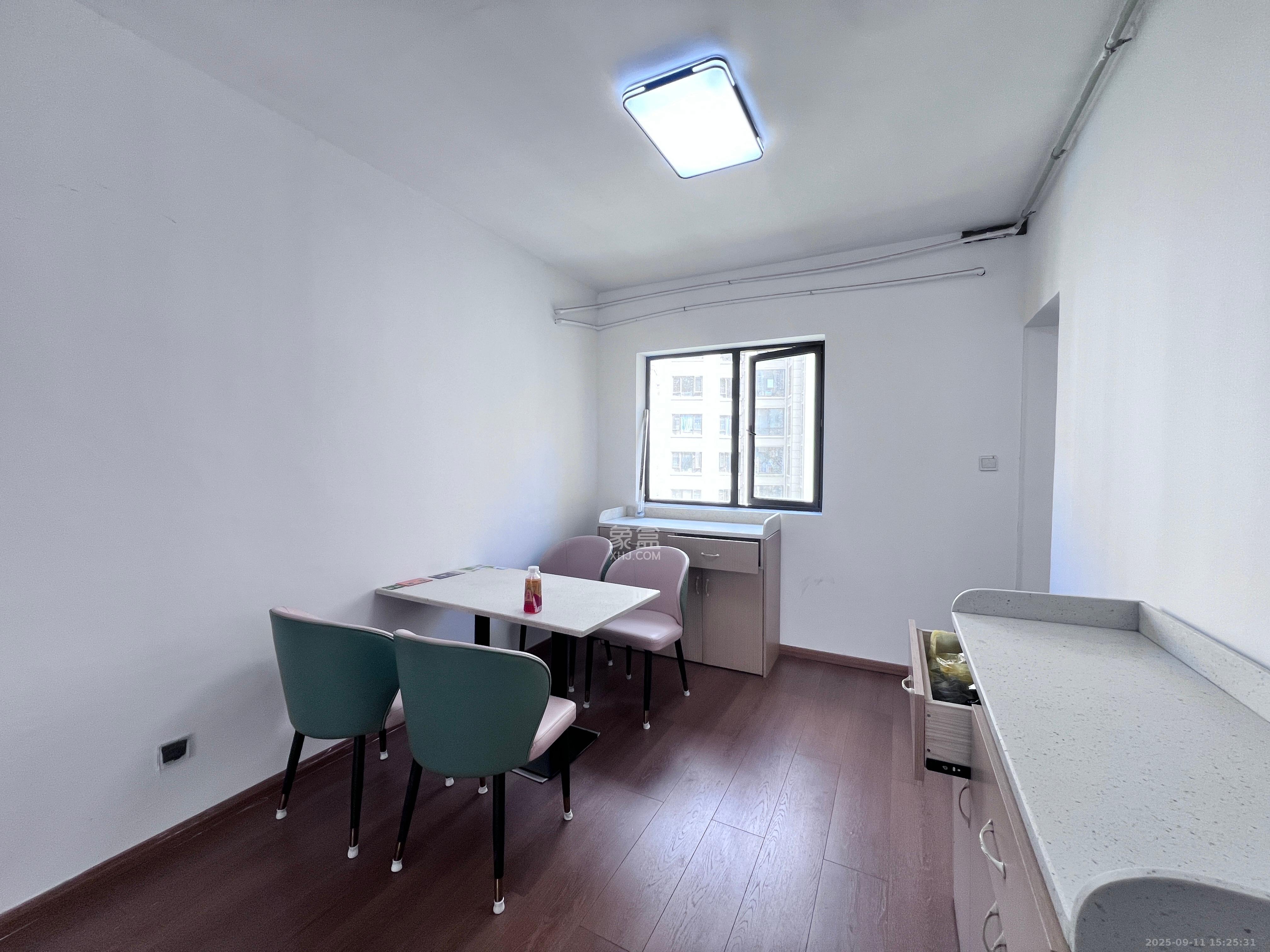 中梁星都荟 4室2厅2卫 2300.0元/月 中梁星都荟 4室2厅2卫 2300.0元/月室内图