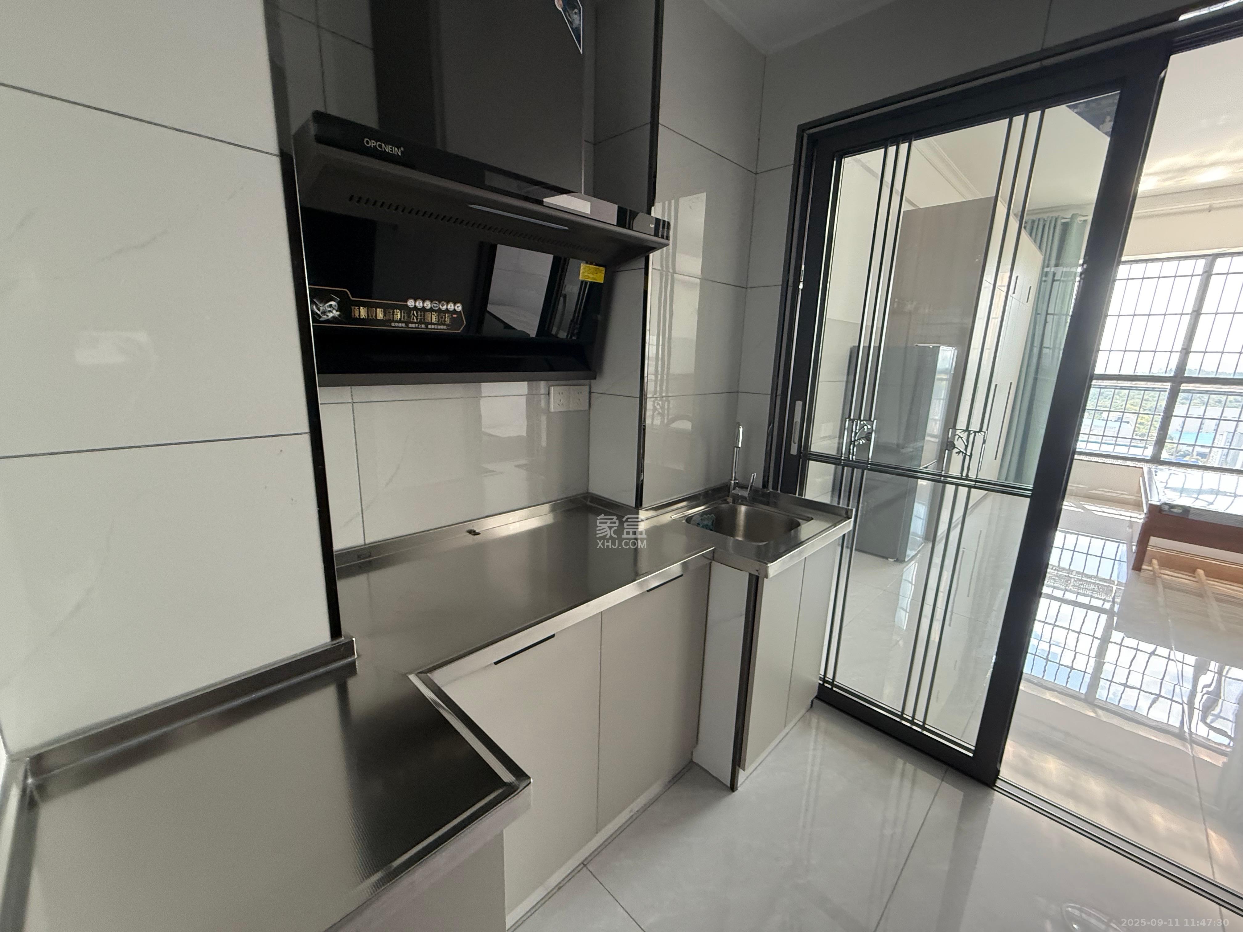 中南国际眼镜城(中伟商业中心)  1室1厅1卫    1300.0元/月 中南国际眼镜城(中伟商业中心)  1室1厅1卫    1300.0元/月室内图