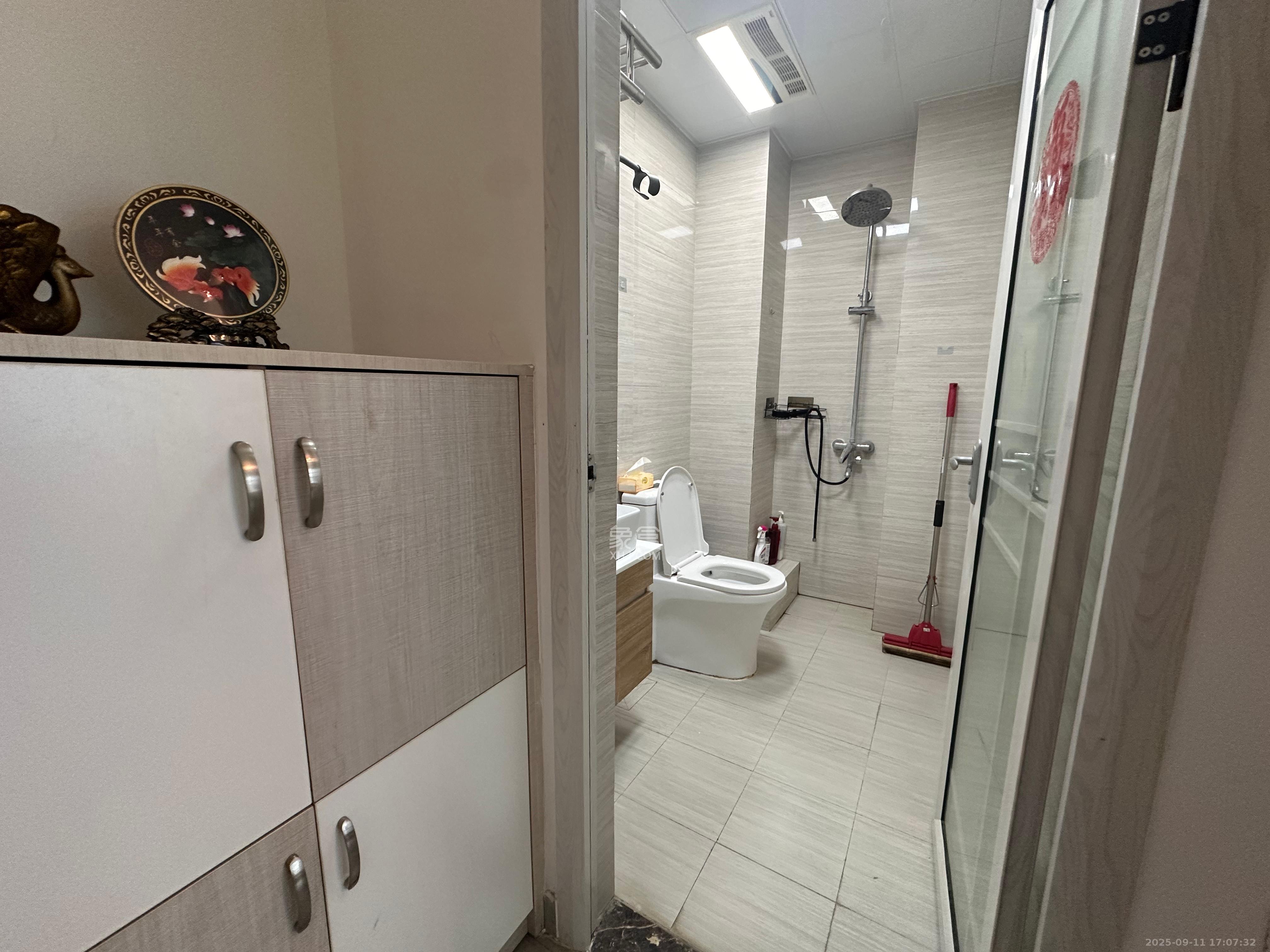 第六都（陆都小区）  1室1厅1卫    1700.0元/月室内图