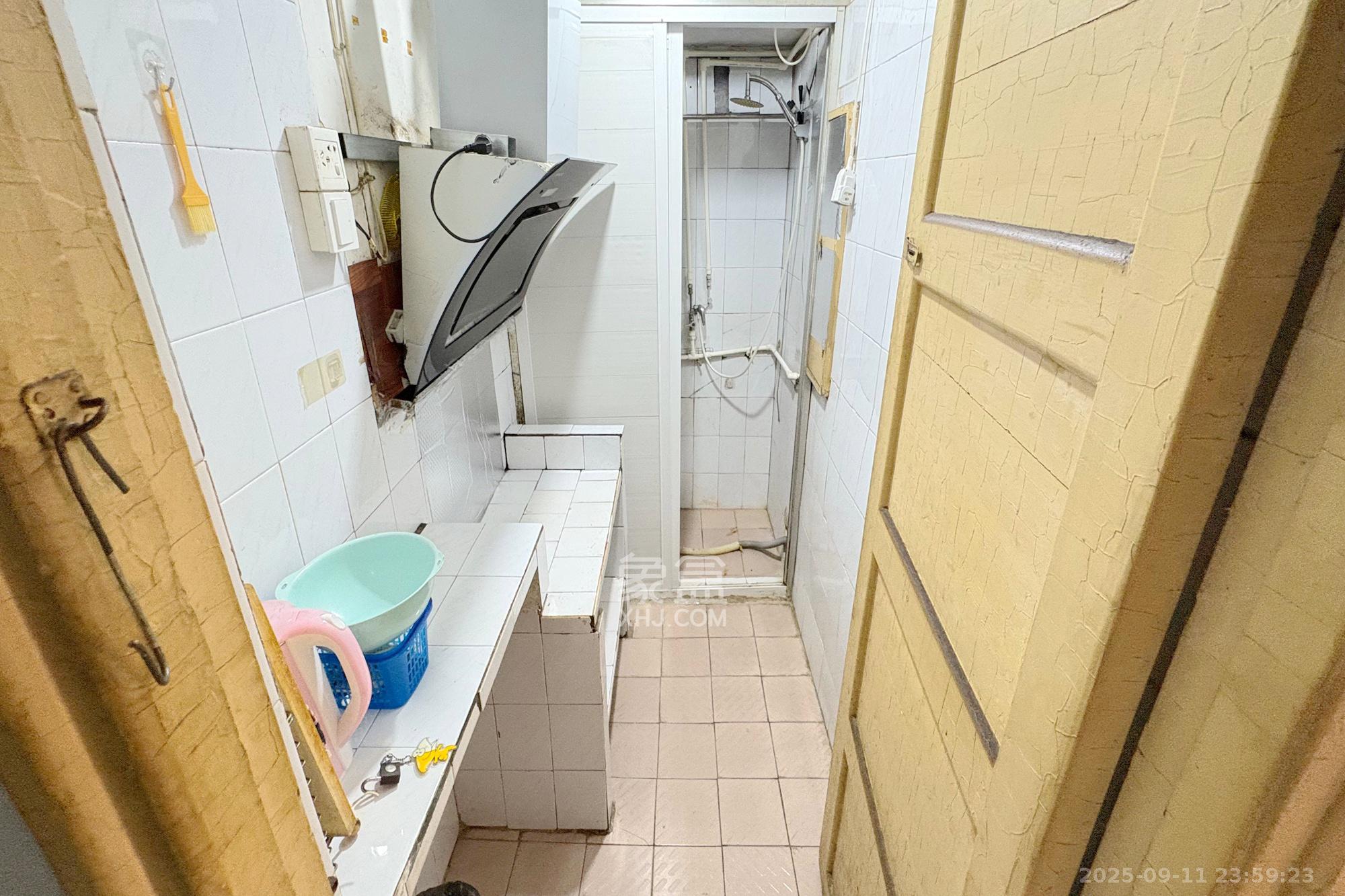 湘宾宿舍  1室1厅1卫   42.00万卫生间