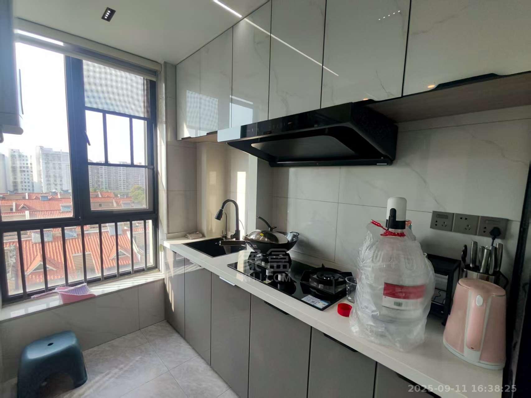 白鹤公馆  1室1厅1卫    1600.0元/月室内图