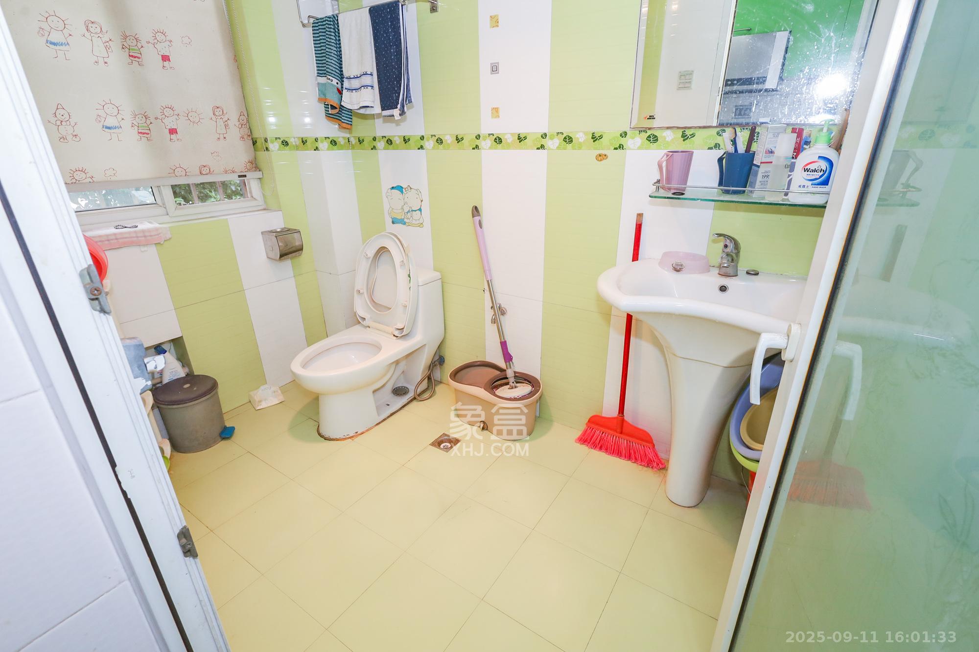 德润园 3室2厅1卫 80.0万 德润园 3室2厅1卫 80.0万卫生间