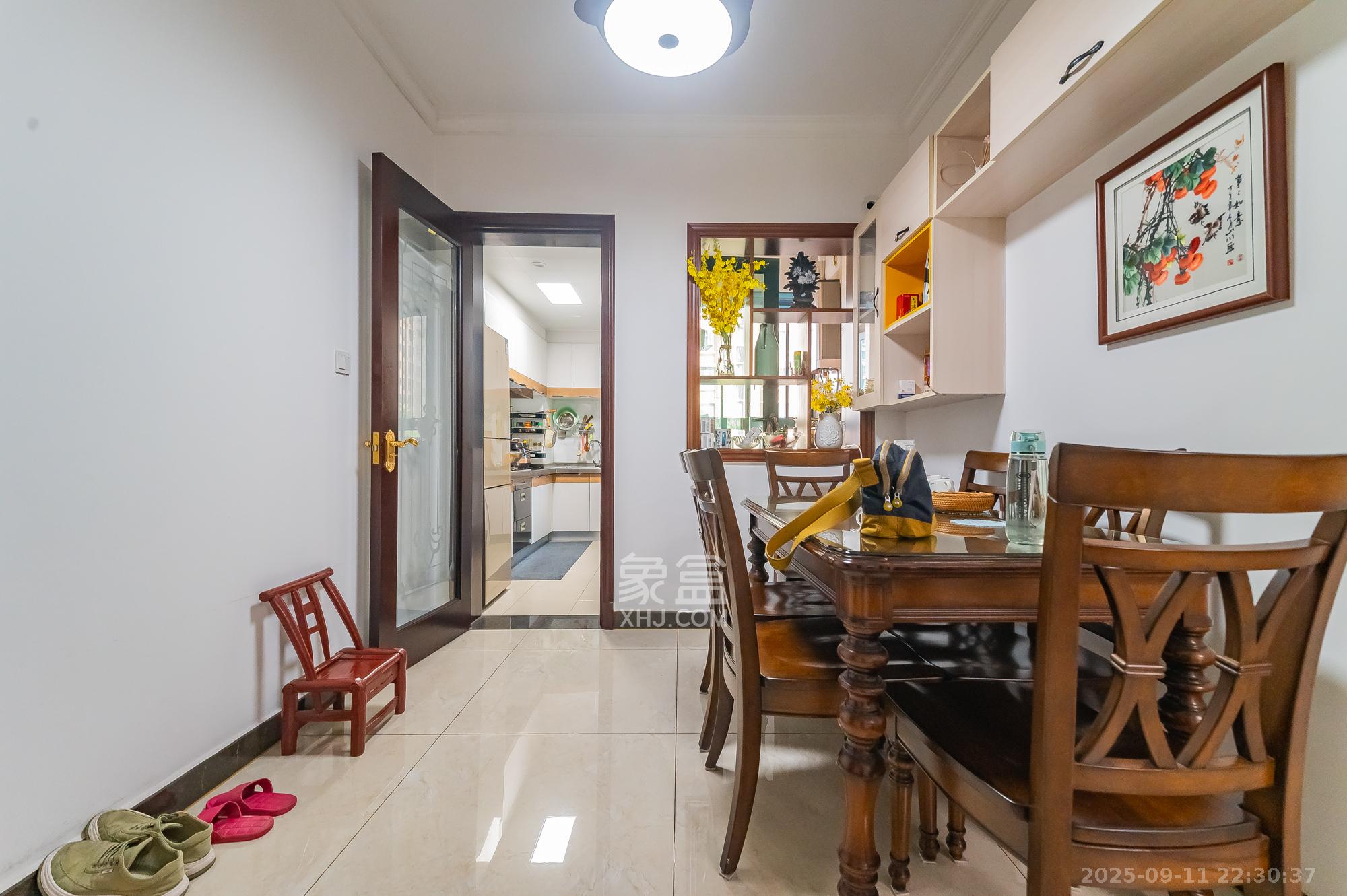 恒大翡翠华庭 3室2厅2卫 98.0万 恒大翡翠华庭 3室2厅2卫 98.0万客厅