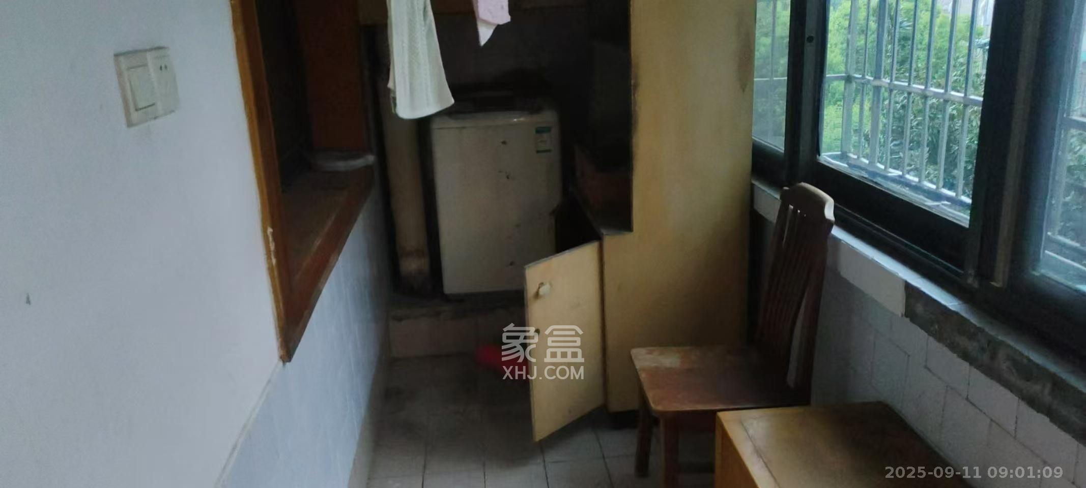 路桥宿舍  2室1厅1卫    1200.0元/月室内图