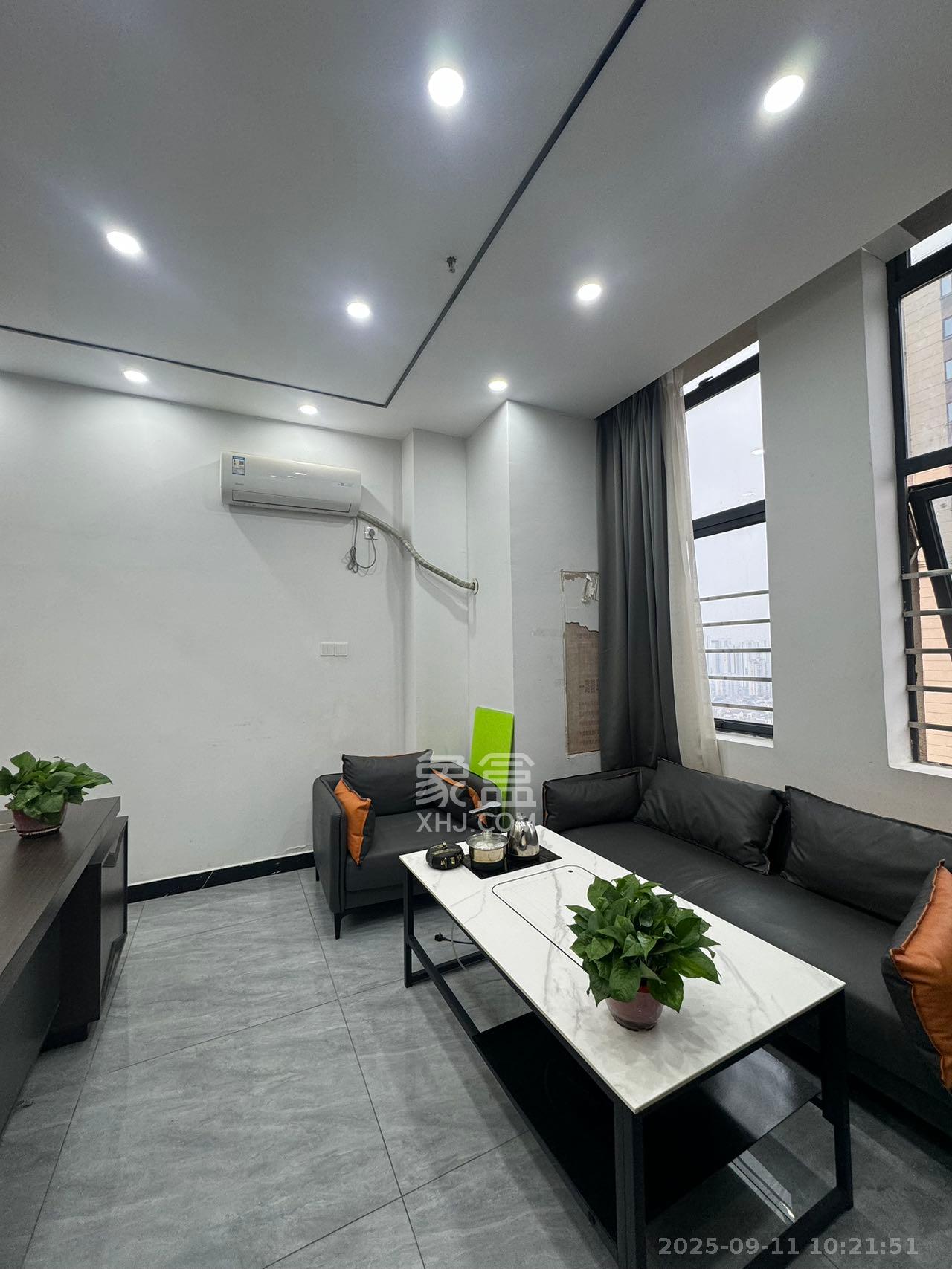 华润置地广场二期 2室1厅1卫 4500.0元/月 华润置地广场二期 2室1厅1卫 4500.0元/月室内图