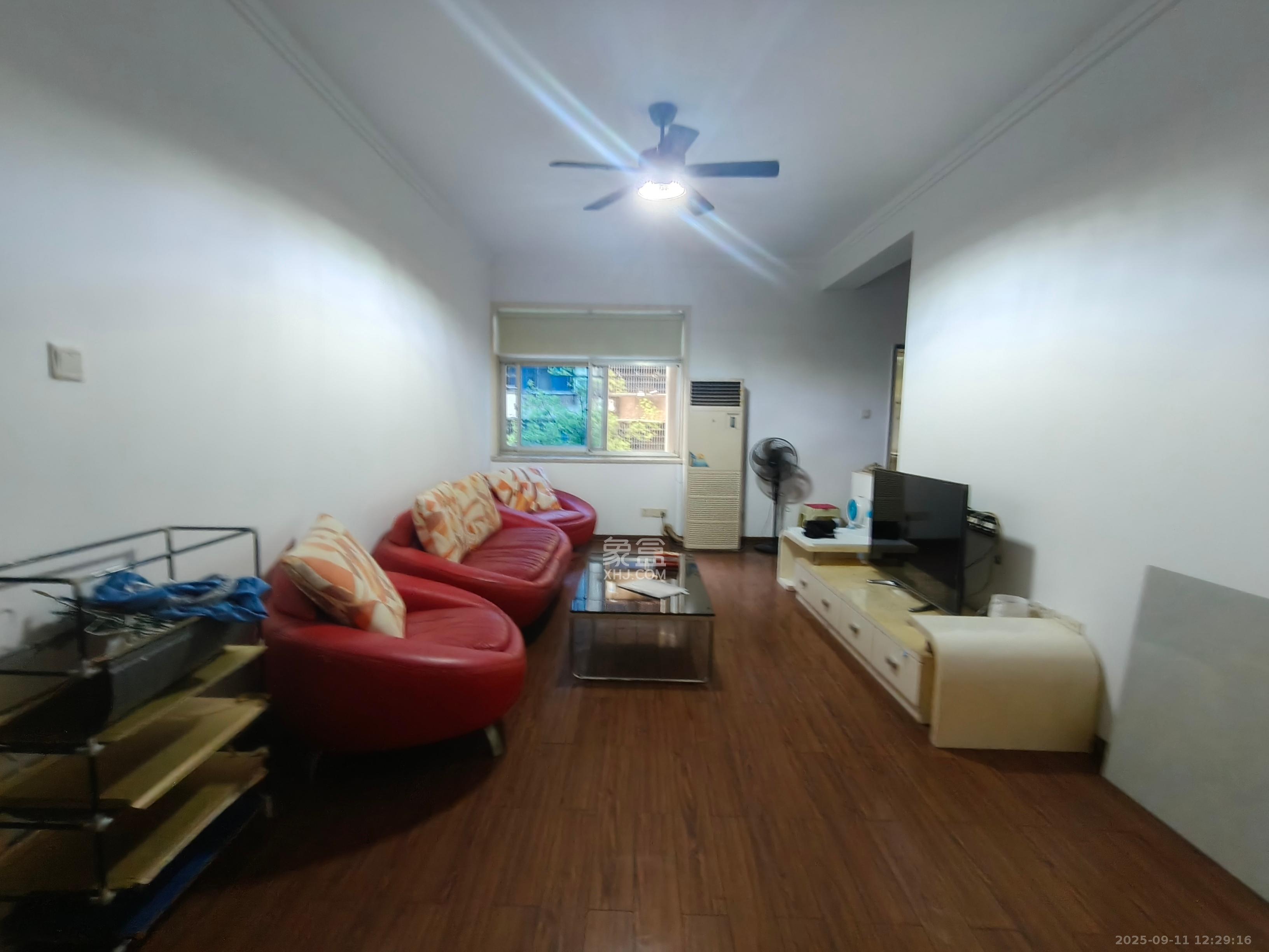 警校新村  3室2厅1卫    2000.0元/月室内图