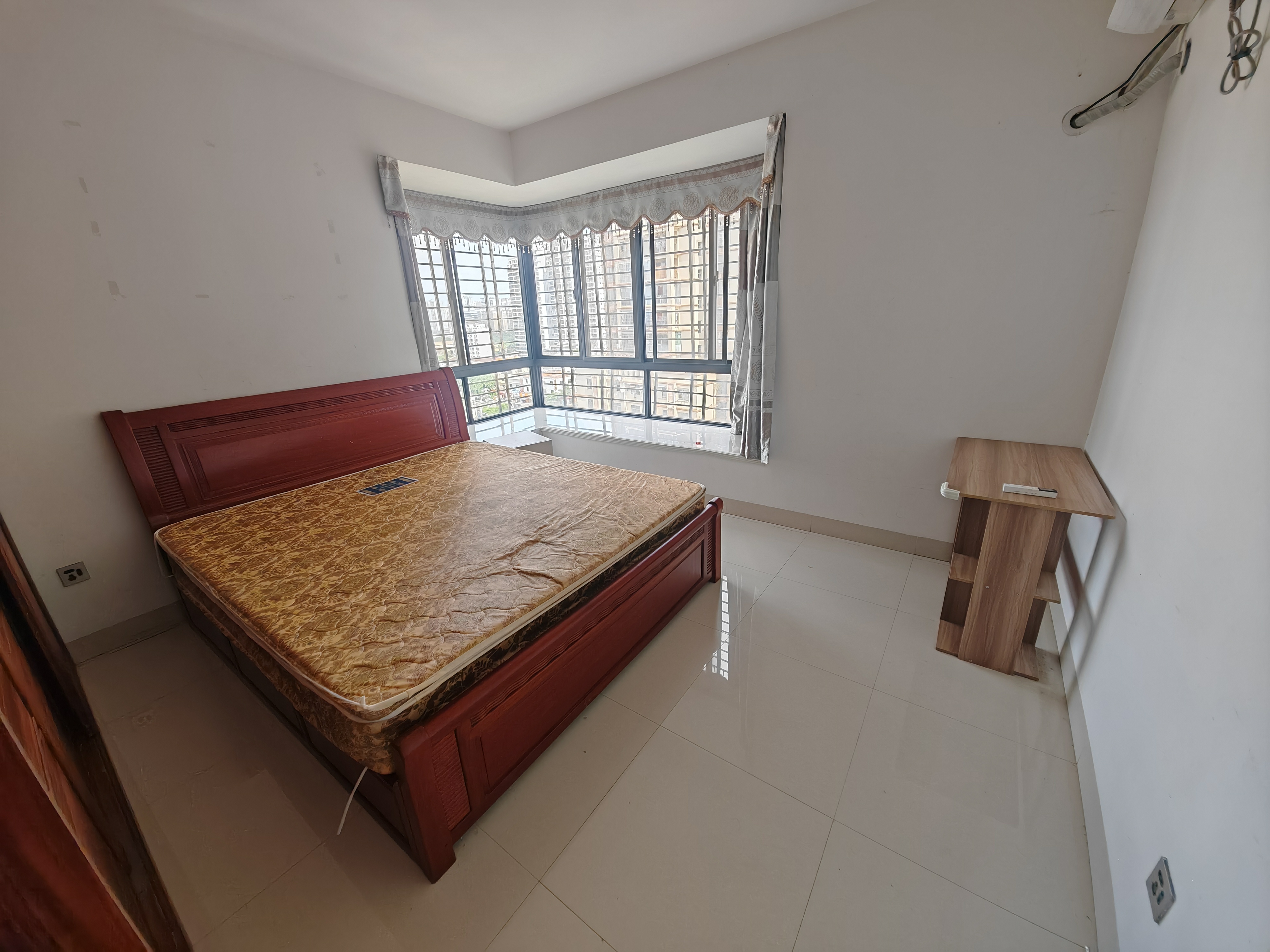 润江财苑 3室2厅2卫 2700.0元/月 润江财苑 3室2厅2卫 2700.0元/月室内图