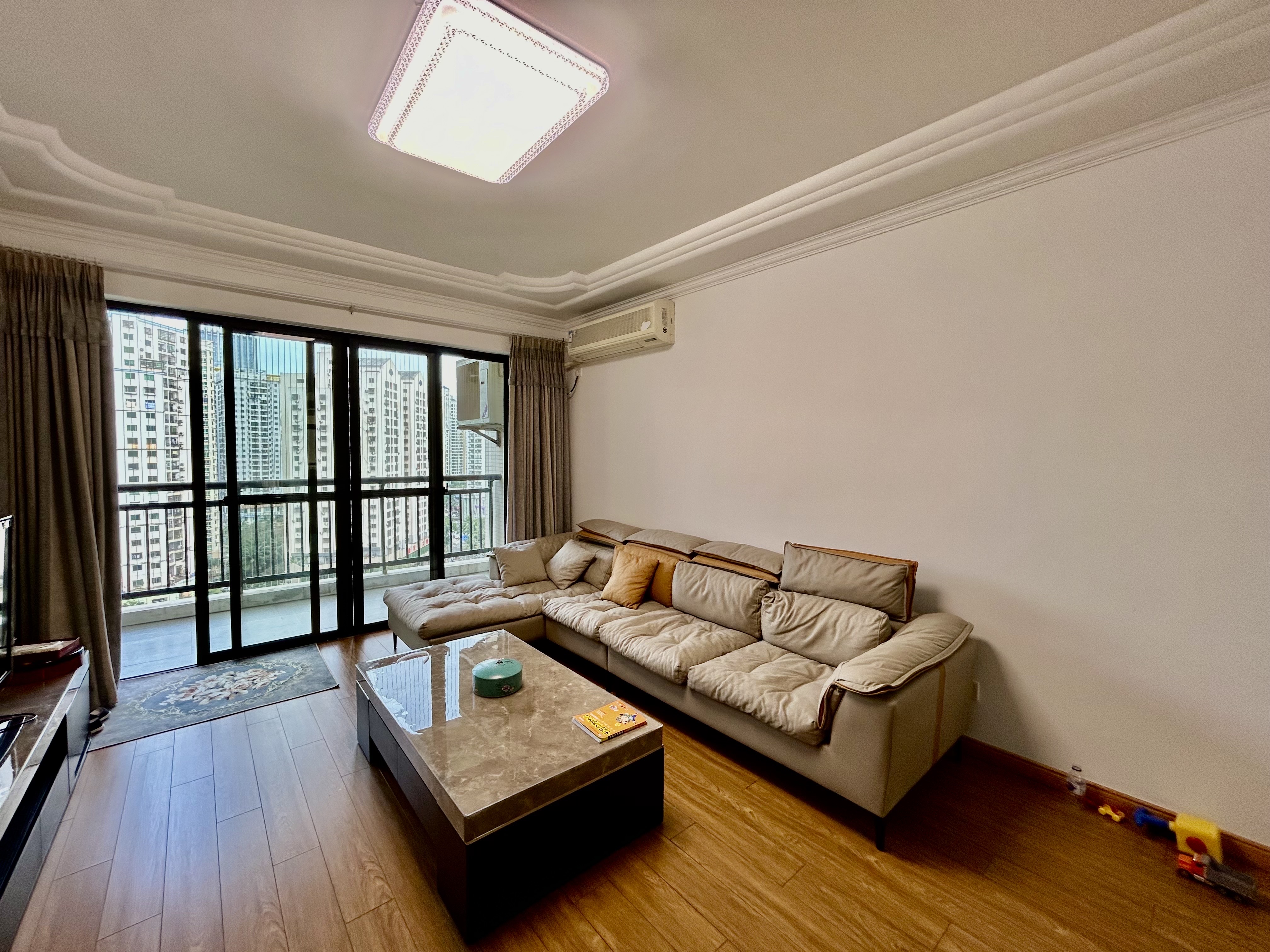 金碧文华  3室2厅2卫    5500.0元/月室内图1