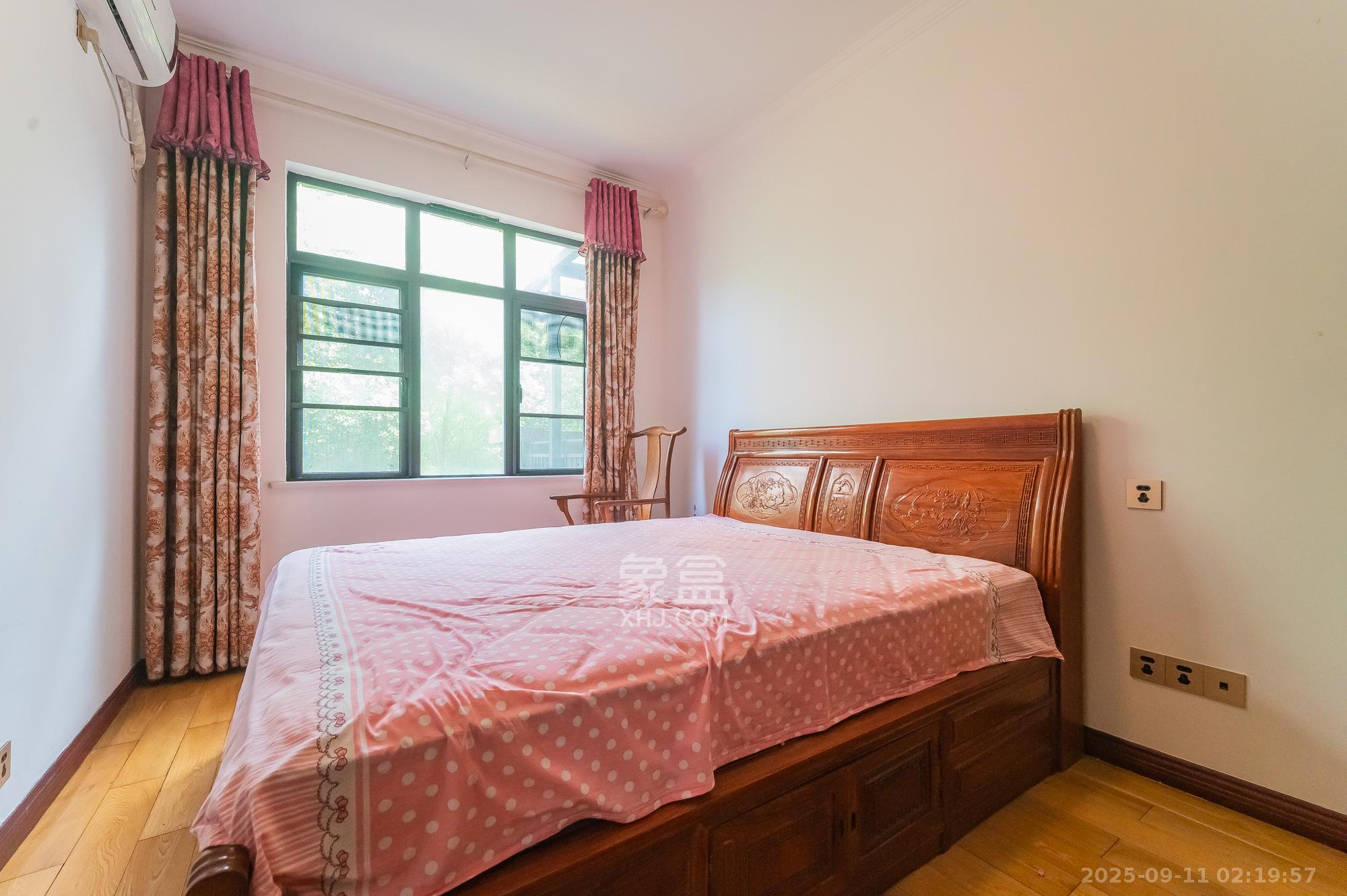 星湖湾一期洋房  1室2厅2卫    165.0万 星湖湾一期洋房  1室2厅2卫    165.0万卧室